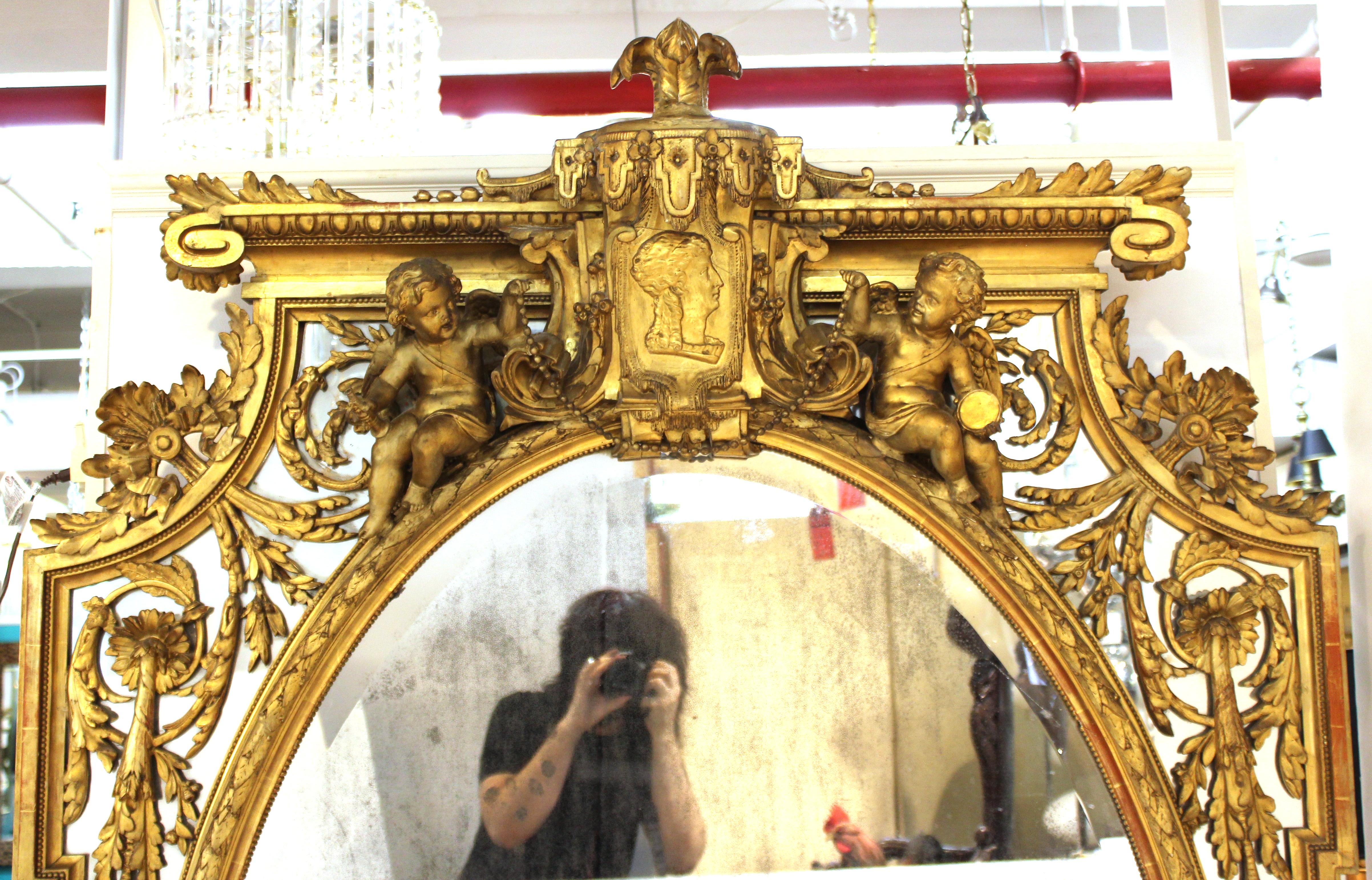 French Louis XVI Style Giltwood Mirror with Putti and Oval Center, 19th Century In Good Condition In New York, NY