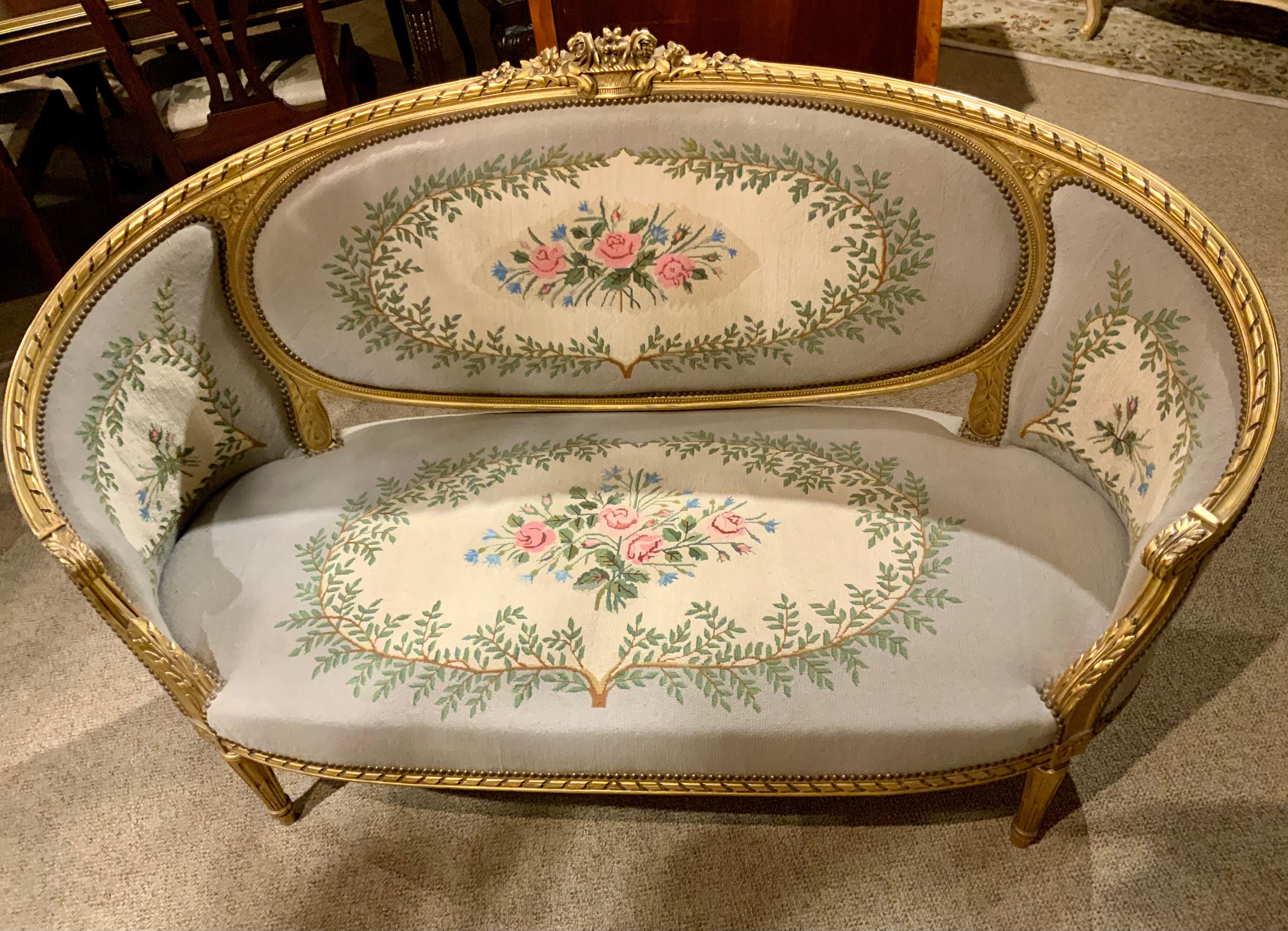 French Louis XVI-Style Gilt Wood Settee/Canapé  with Needlepoint In Excellent Condition In Houston, TX