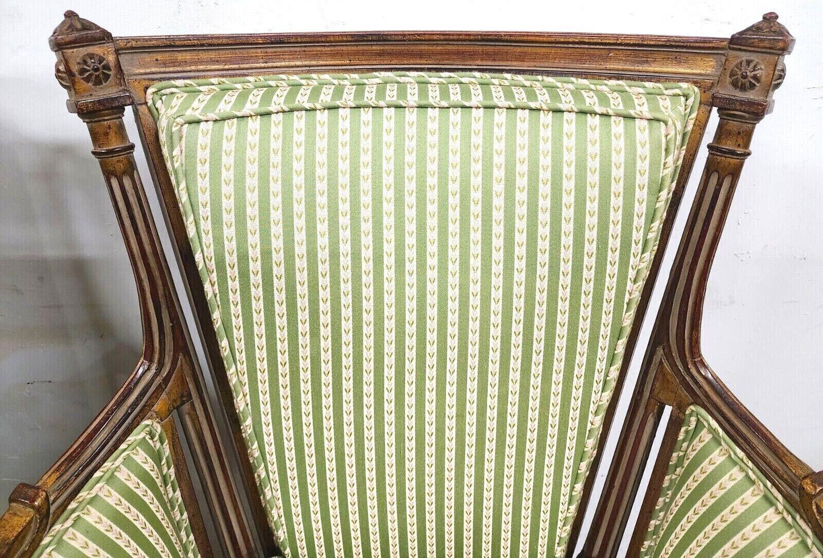 Französische Bergère-Stühle aus Giltwood im Louis-XVI-Stil - 2er-Set im Angebot 4