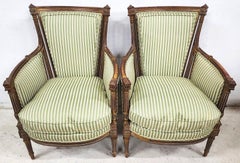 Sedie Bergère francesi in stile Luigi XVI in legno dorato - Set di 2