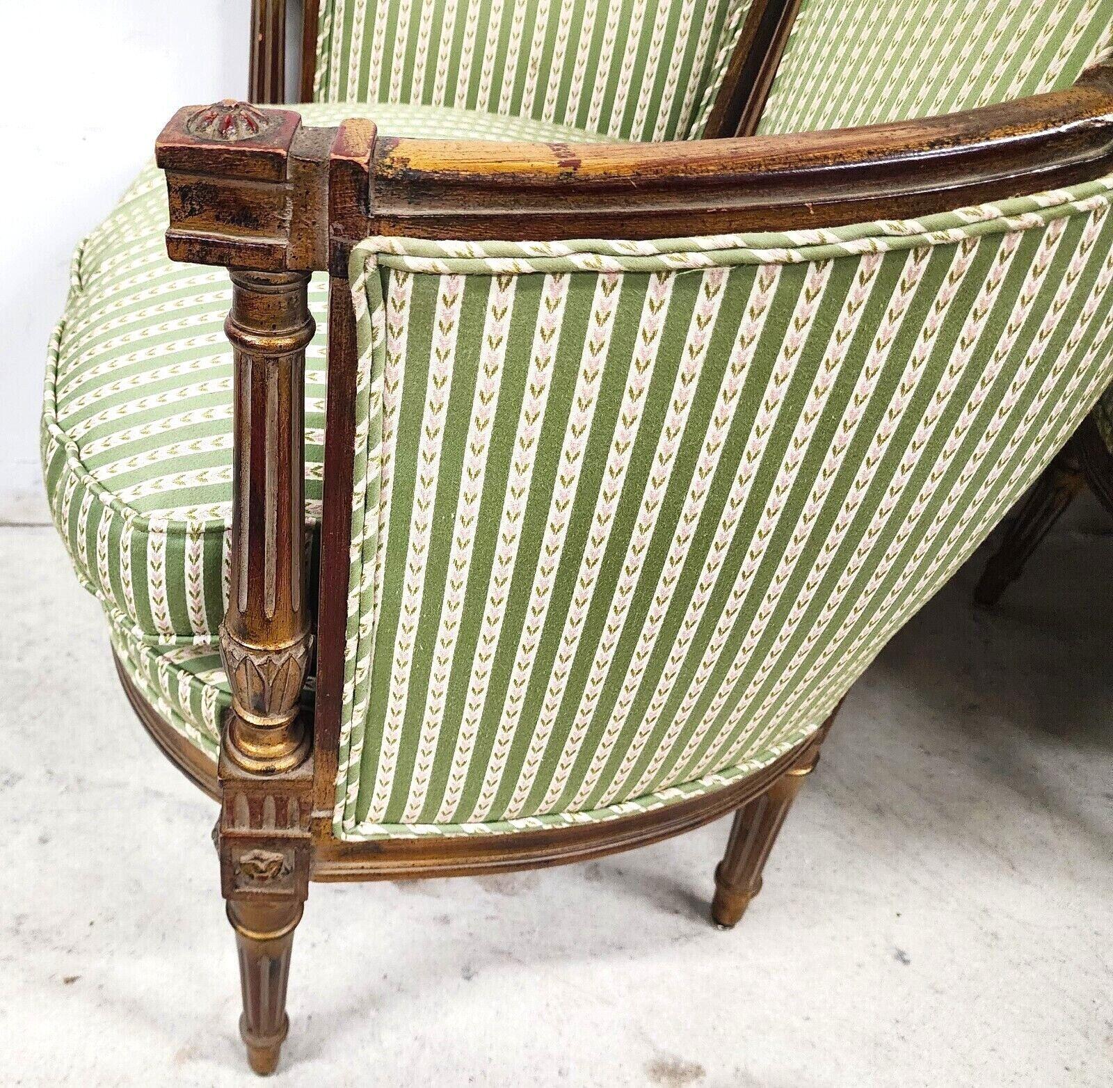 Cotone Sedie Bergère francesi in stile Luigi XVI in legno dorato - Set di 2 in vendita