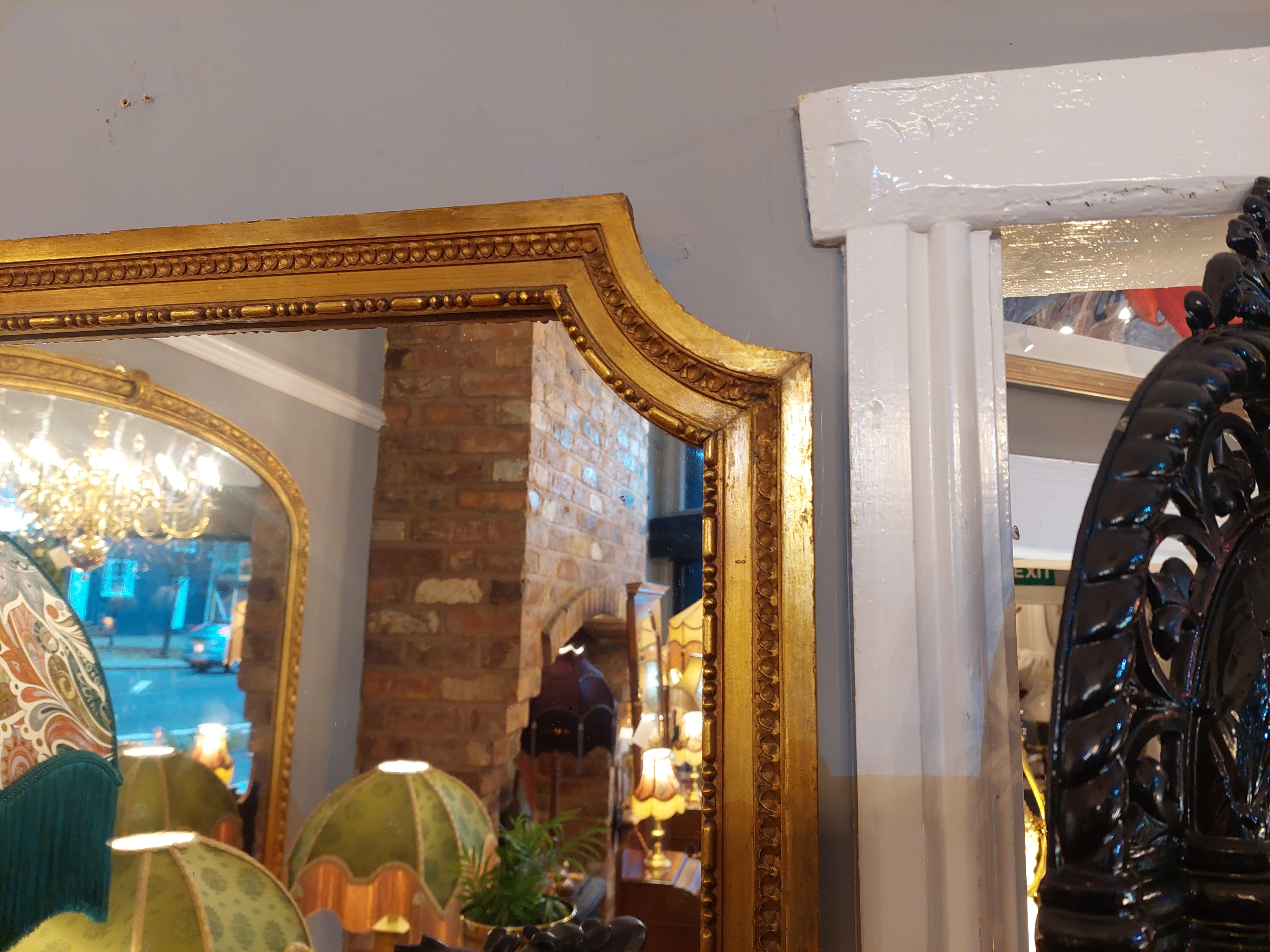 Mesa consola de madera dorada y gesso muelle estilo Luis XVI francés en venta 1