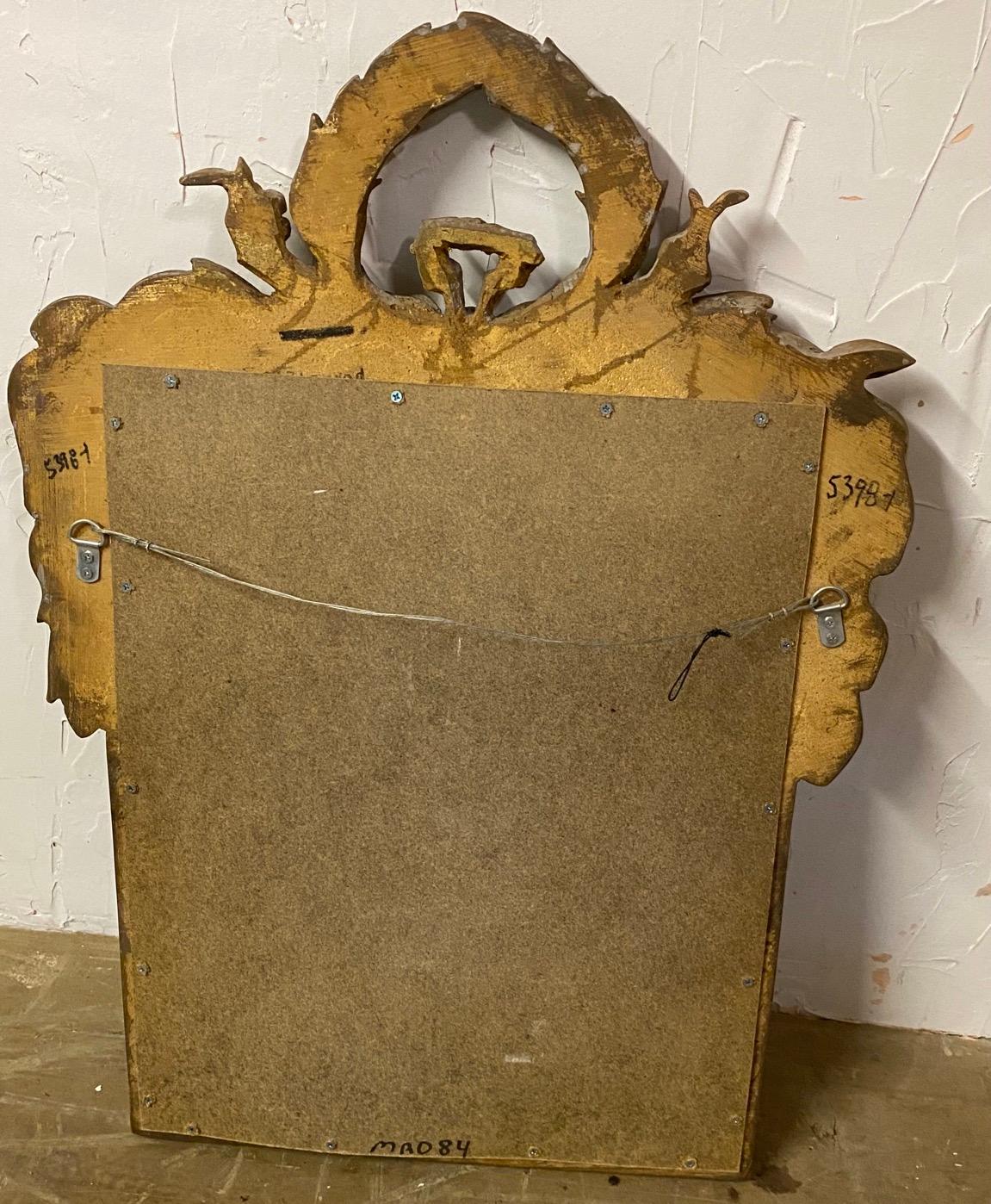 Bois doré Miroir français de style Louis XVI en bois doré en vente