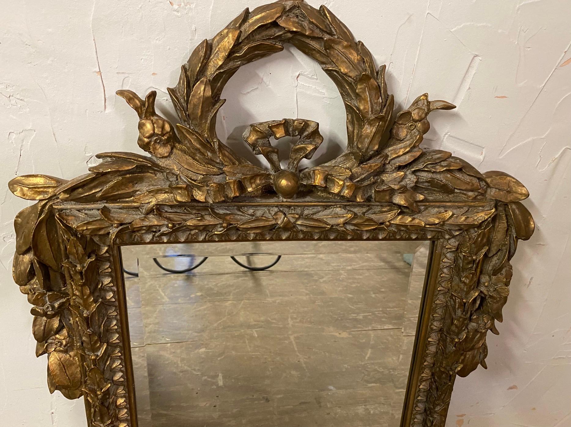 Spiegel aus vergoldetem Holz im Louis-XVI.-Stil im Angebot 1