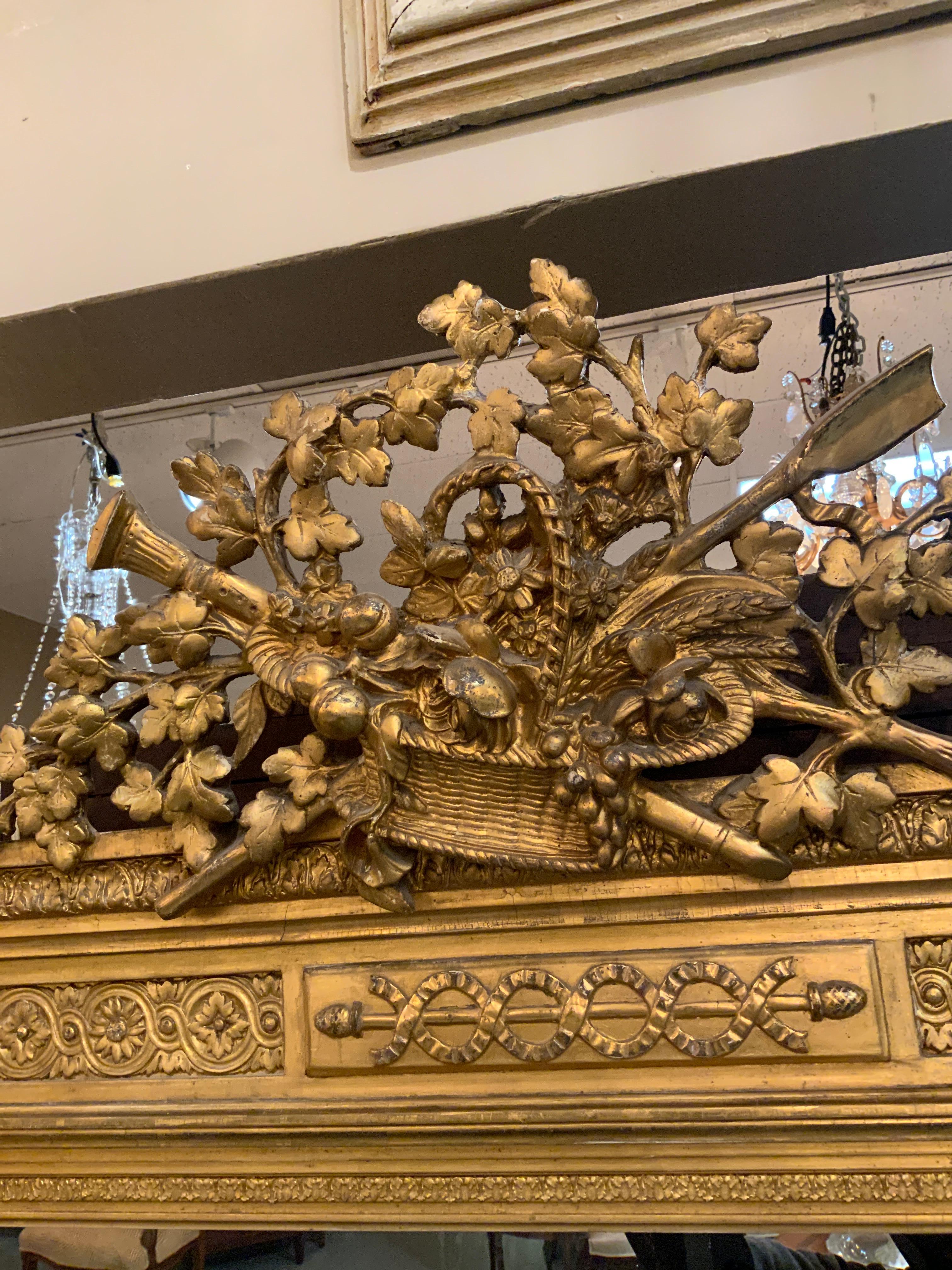 Französisch Louis XVI-Stil Giltwood Spiegel mit abgeschrägter Platte, Korb mit Foliate im Angebot 4
