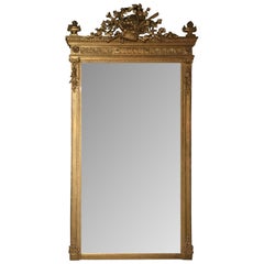 Miroir français de style Louis XVI avec plaque biseautée, panier avec feuillage