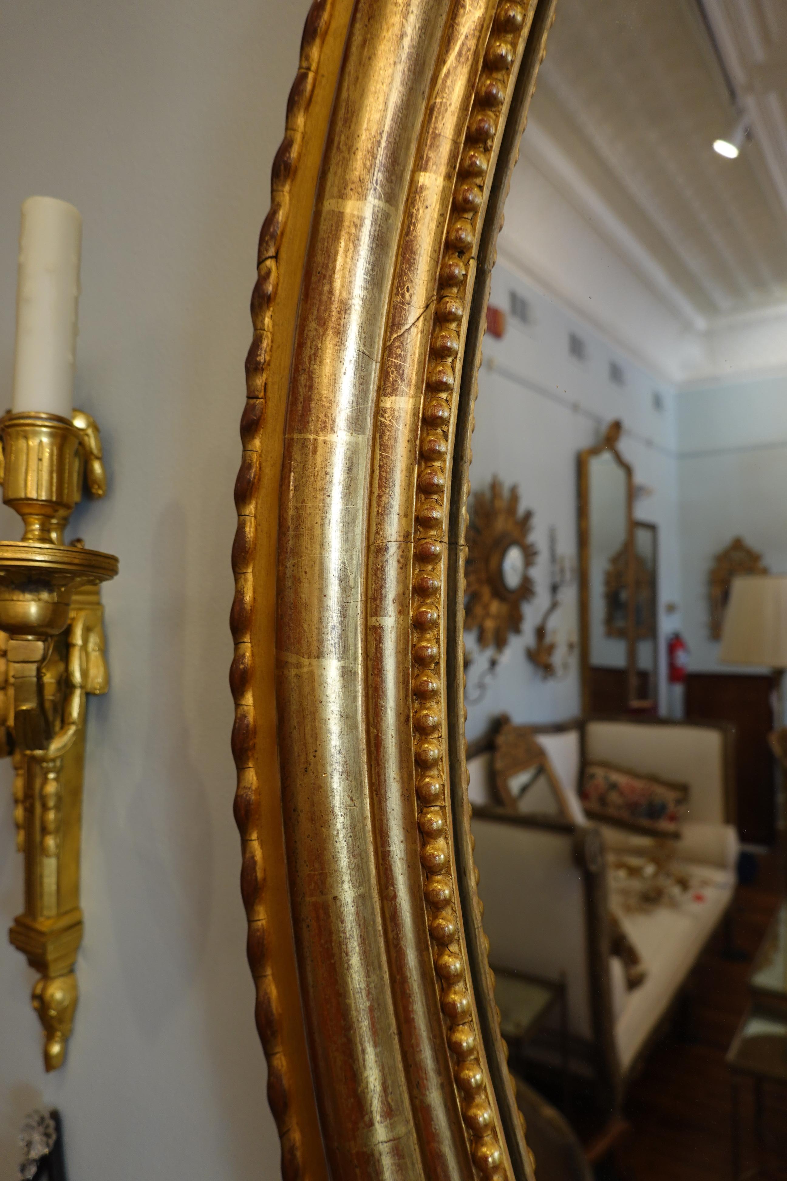 French Louis XVI Style Giltwood Mirror with Large Carved Bow Cartouche In Good Condition For Sale In Pembroke, MA