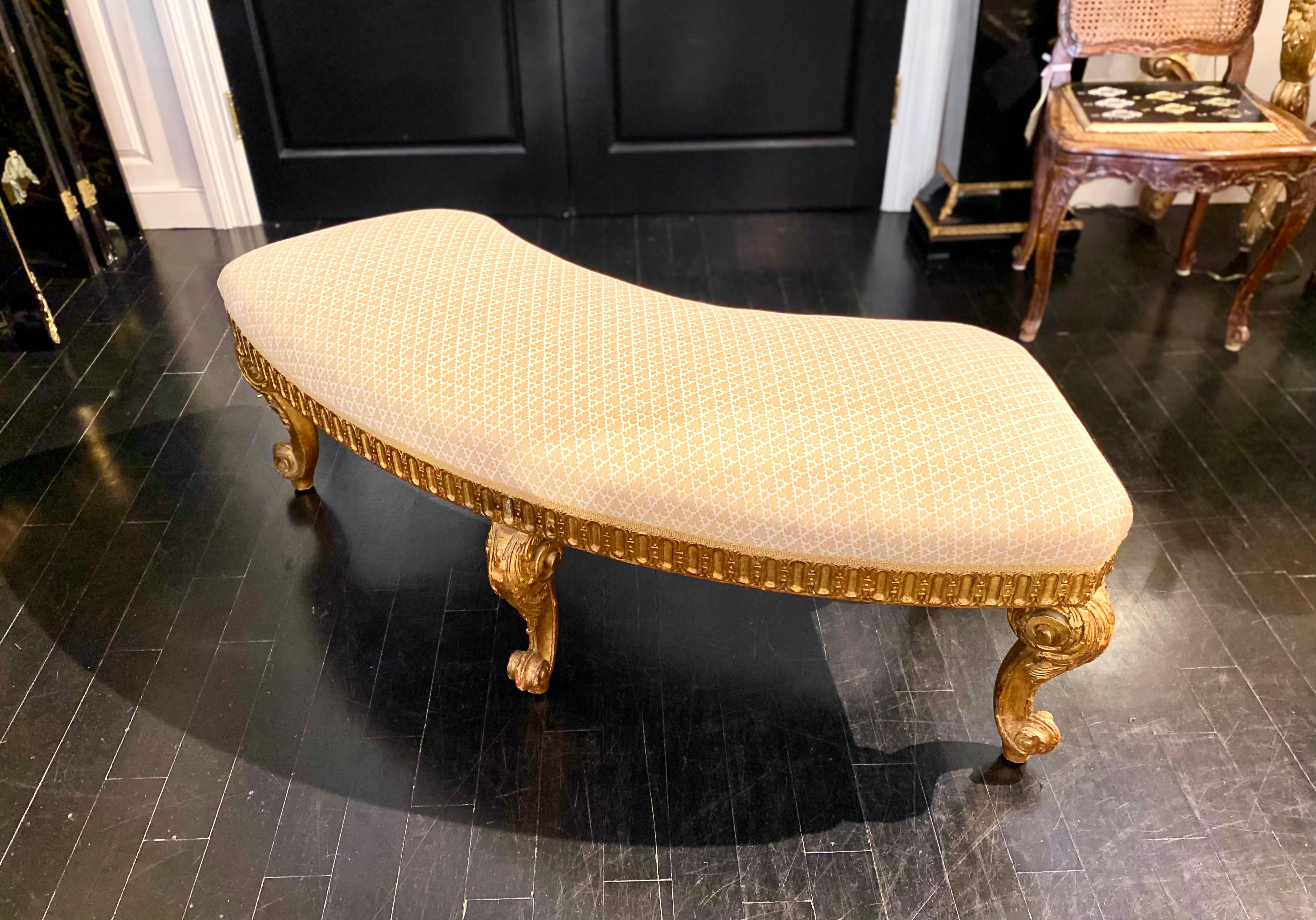 French Louis XVI Style Giltwood Semi-Circular Bench, Jacob-Inspired Model In Good Condition For Sale In Montreal, Quebec
