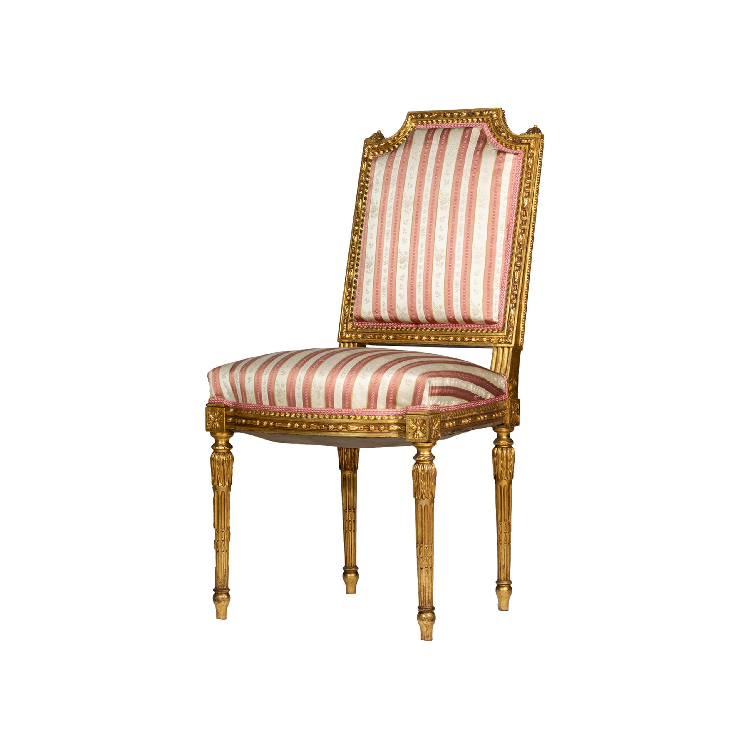 A pair of French Louis XVI style chairs offer giltwood frames with upholstered seats and backs, carved foliate and flower crest and raised on turned and tapered legs, 20th Century

Height: 14,76 in (37,5 cm)
seat: 7.48 x 7.48 in (19 x 19 cm)
