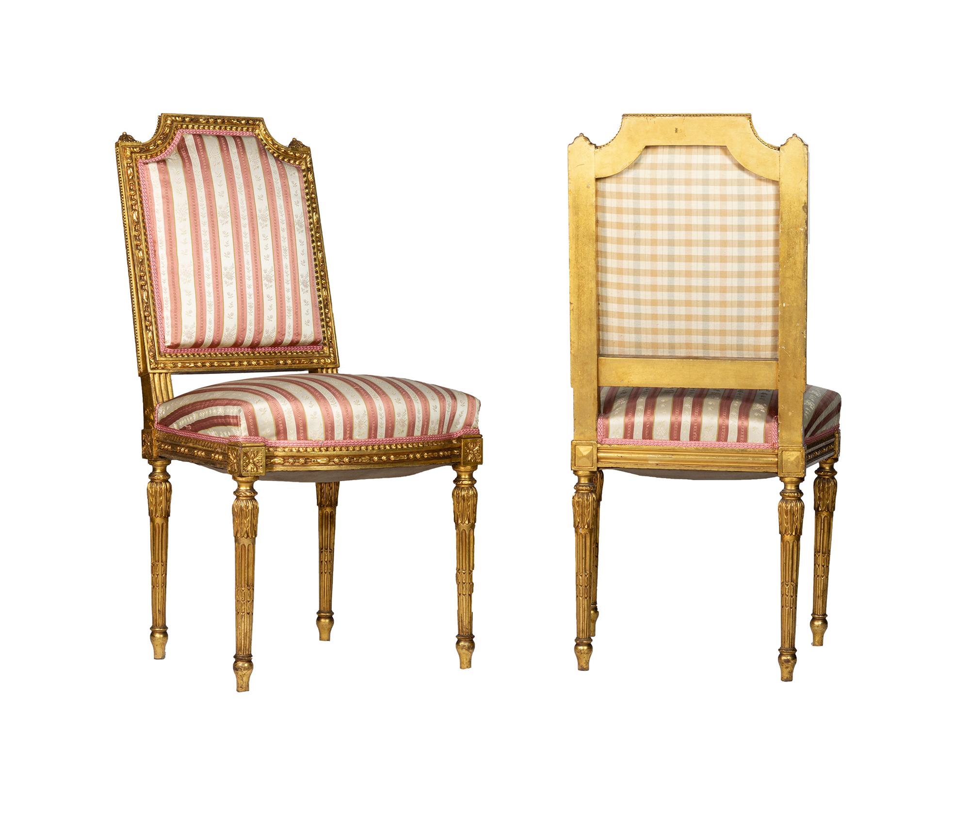 Französische gepolsterte Sessel aus vergoldetem Holz im Louis-XVI.-Stil, 20. Jahrhundert (Handgeschnitzt) im Angebot