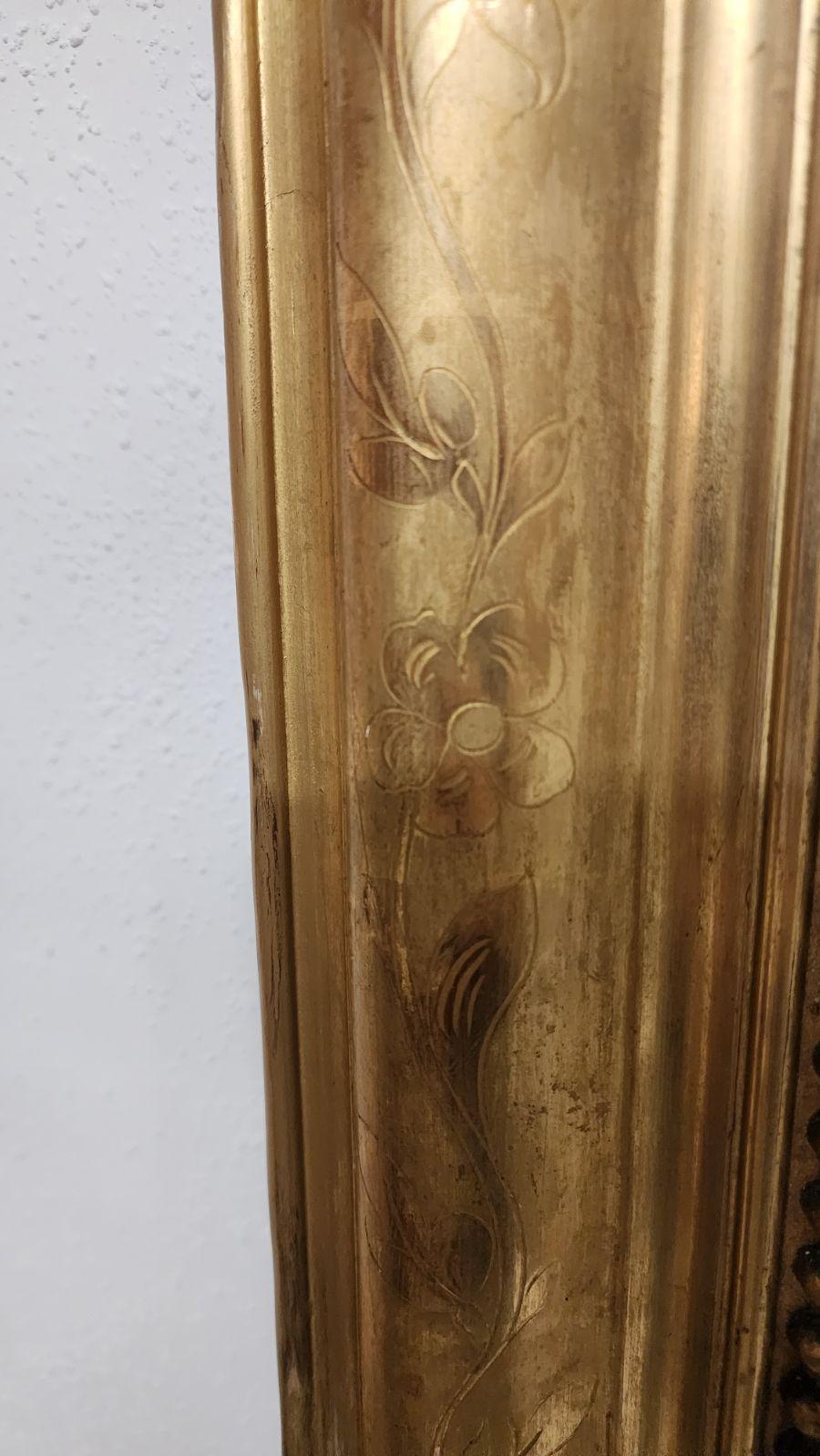 Miroir mural français de style Louis XVI en bois doré Bon état - En vente à Dallas, TX