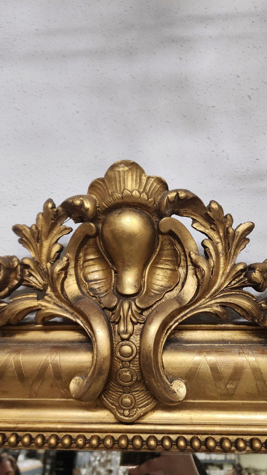 XIXe siècle Miroir mural français de style Louis XVI en bois doré en vente