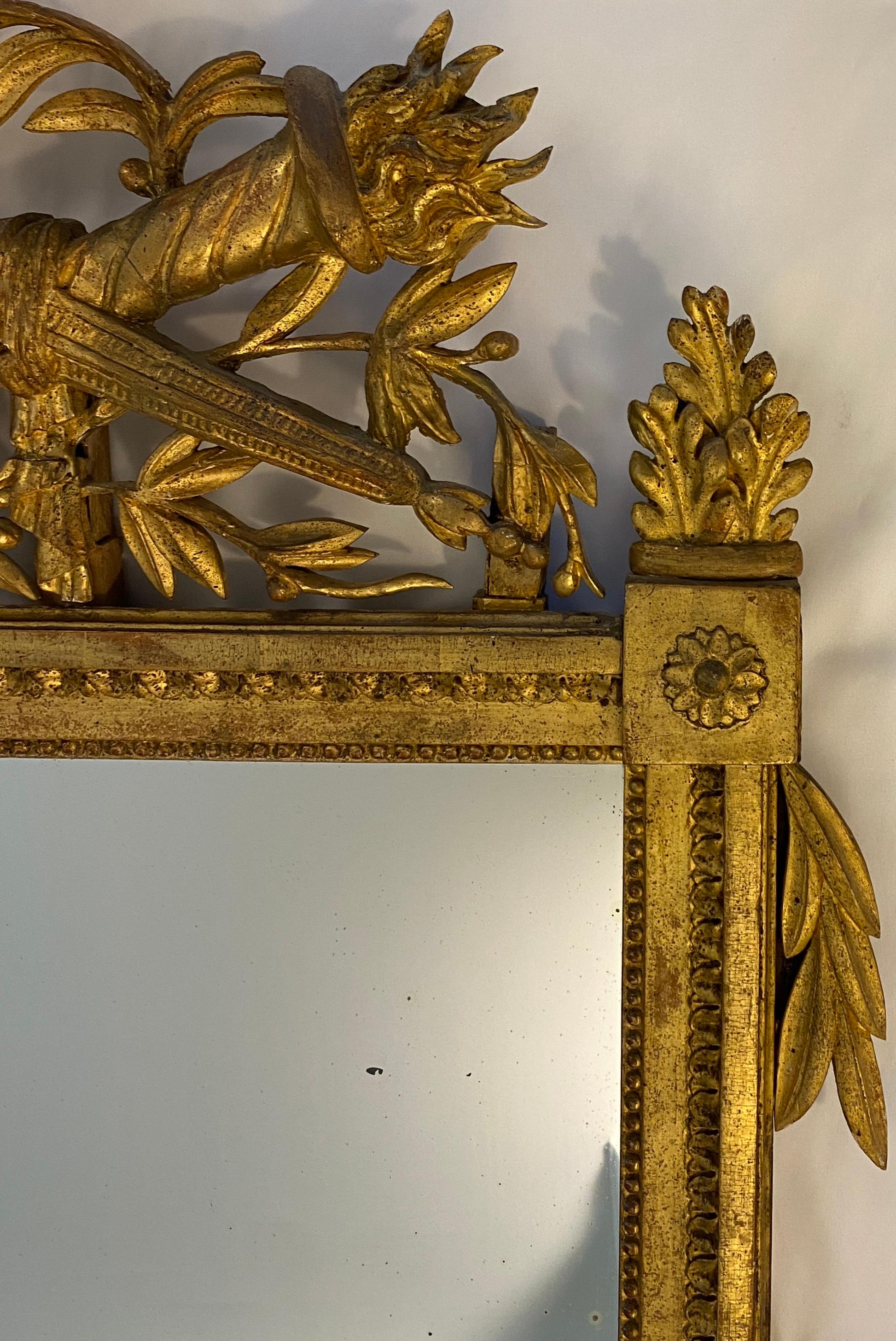 Miroir mural français de style Louis XVI en bois doré en vente 2