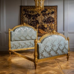 Lit français de style Louis XVI en bois doré sculpté à la main - Fontainebleau (format King Size américain)