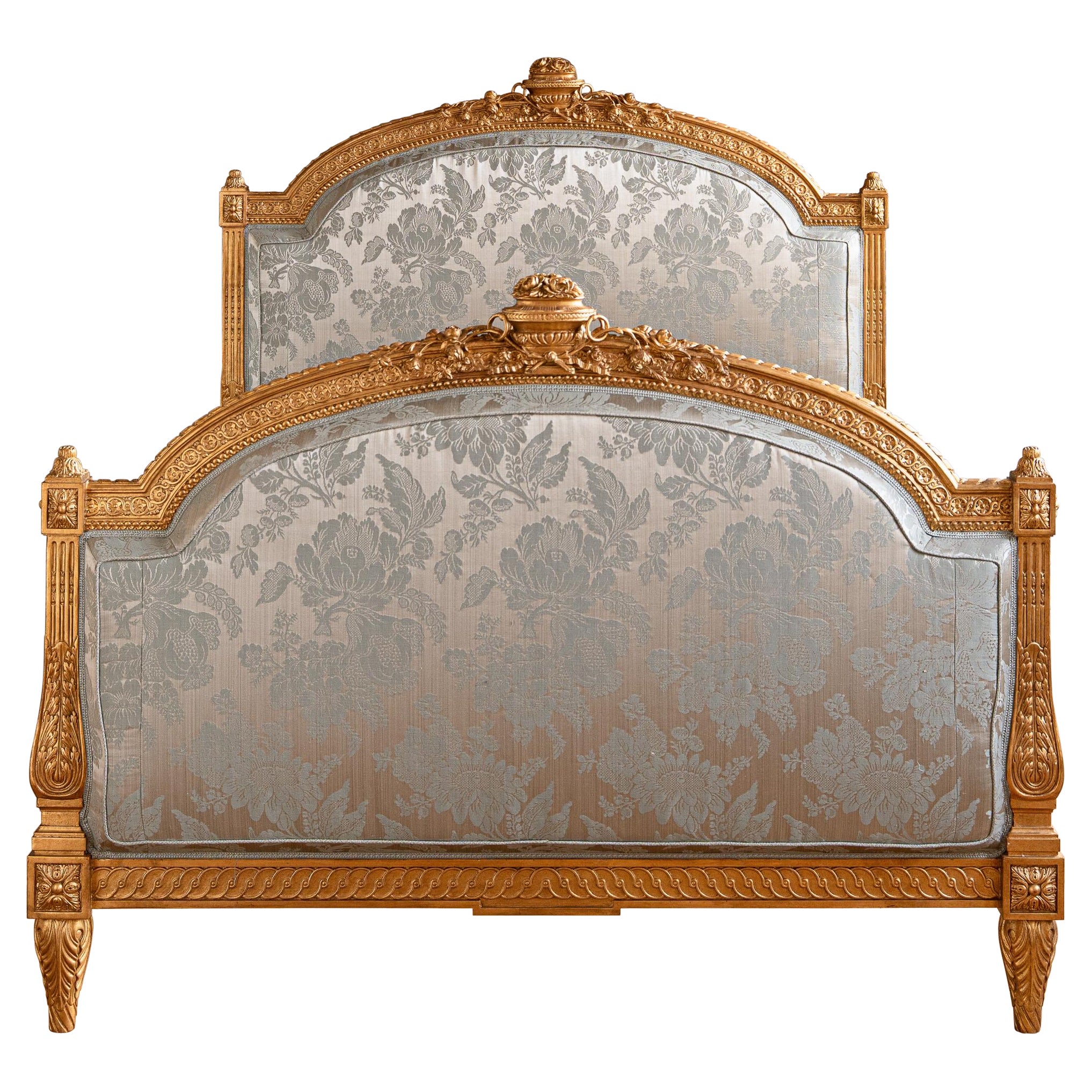 Lit français de style Louis XVI en bois doré sculpté à la main - Fontainebleau (format King Size américain)