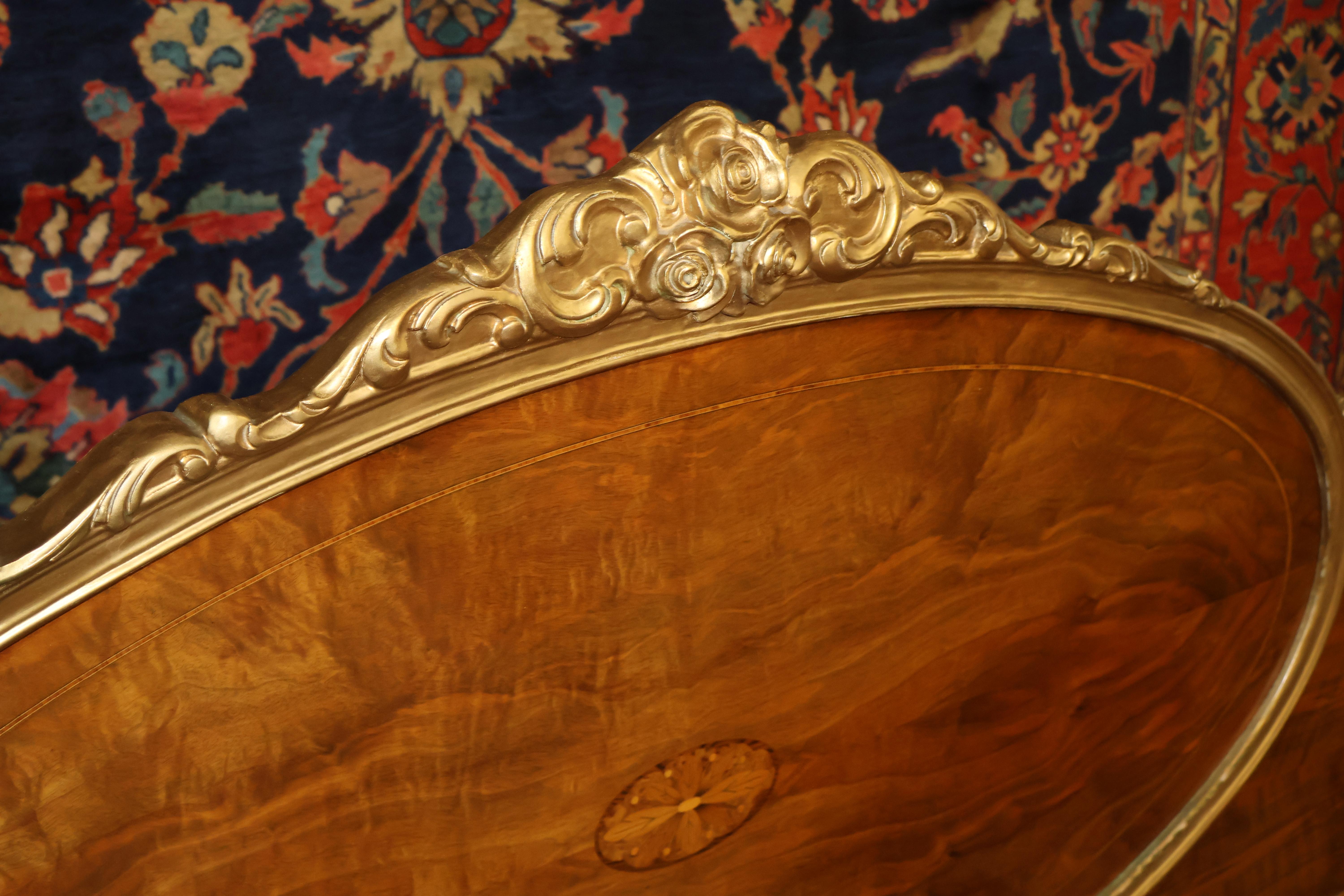 Lit français de style Louis XVI en bois de ronce incrusté de paon sculpté en vente 6