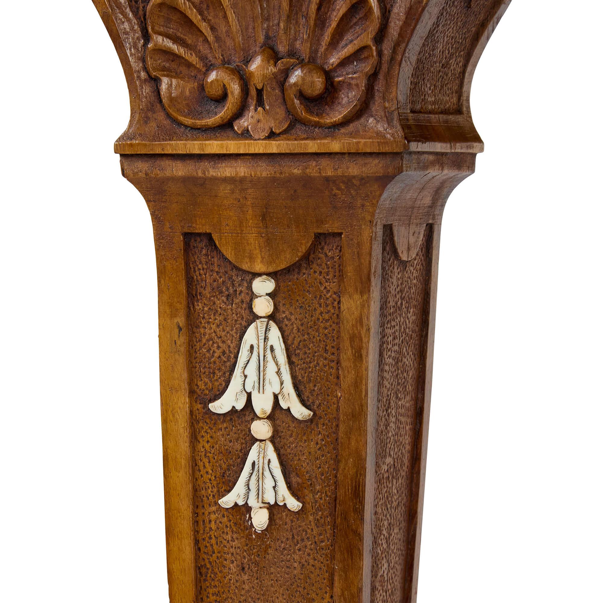 Table centrale française de style Louis XVI en bois de bouleau incrusté ivoire en vente 2