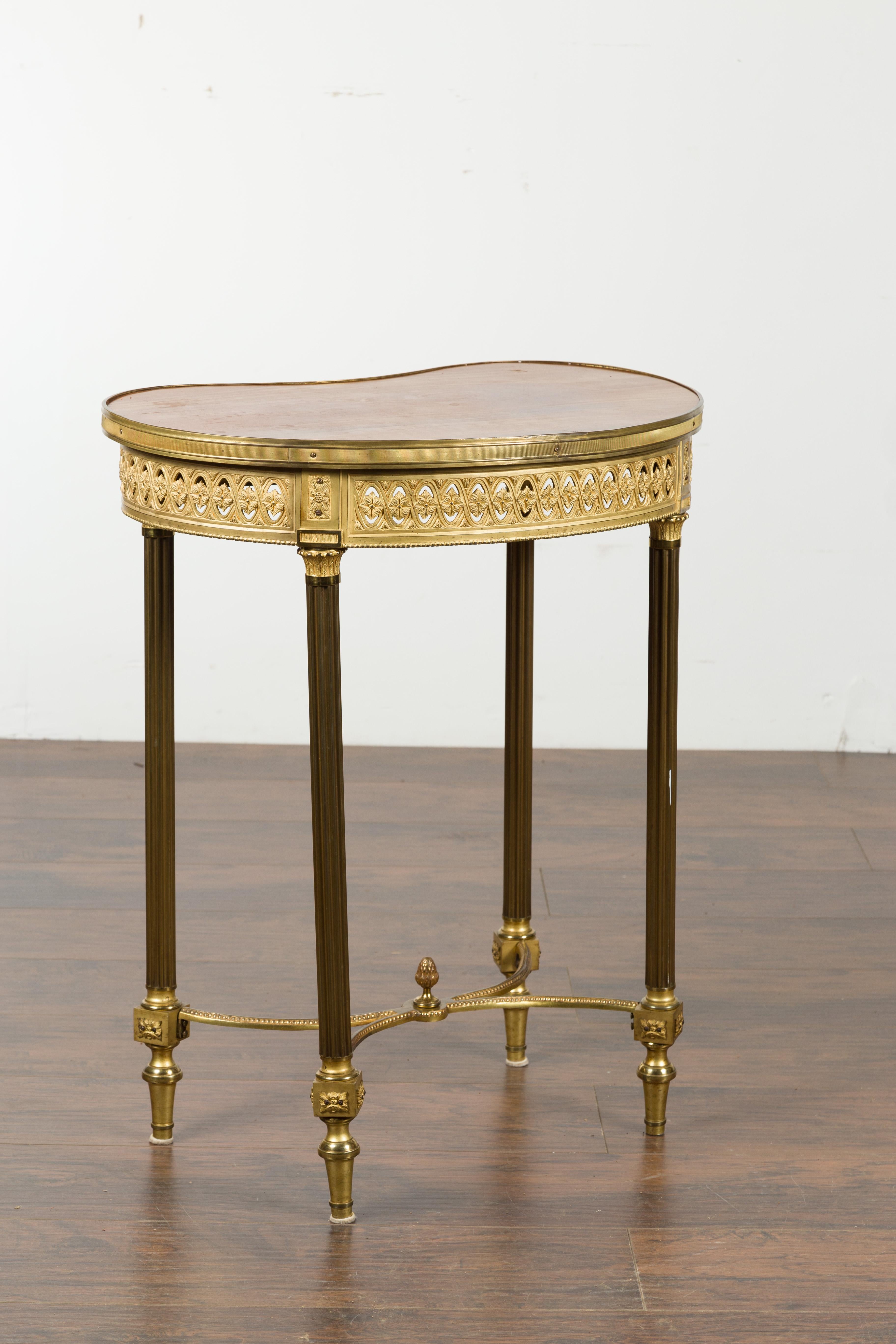 French Louis XVI Style Kidney Gilt Bronze Accent Table with Palmiform Columns In Good Condition In Atlanta, GA