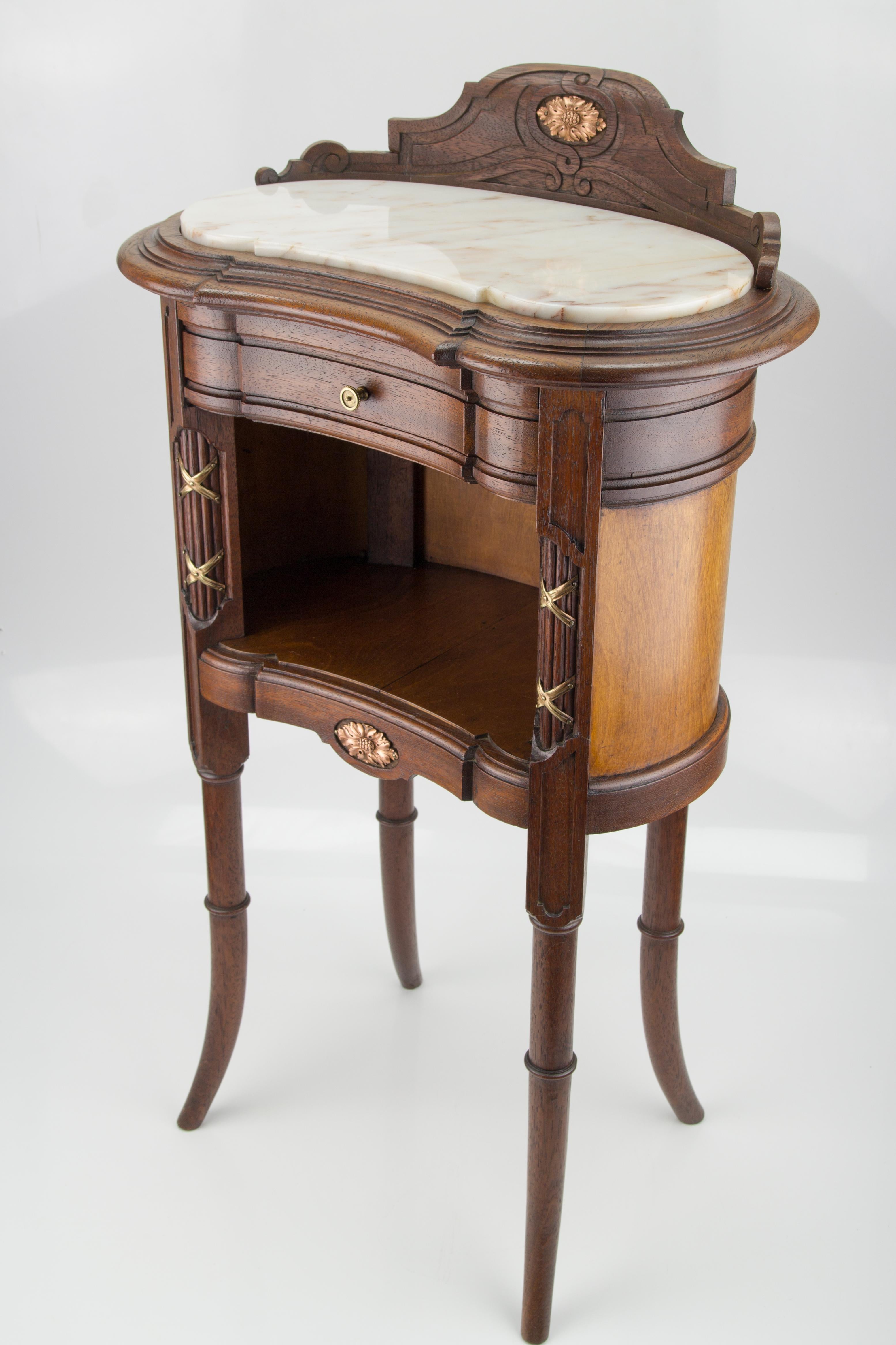 French Louis XVI Style Kidney Shaped Nightstand with Marble Top and Brass Mounts For Sale 5