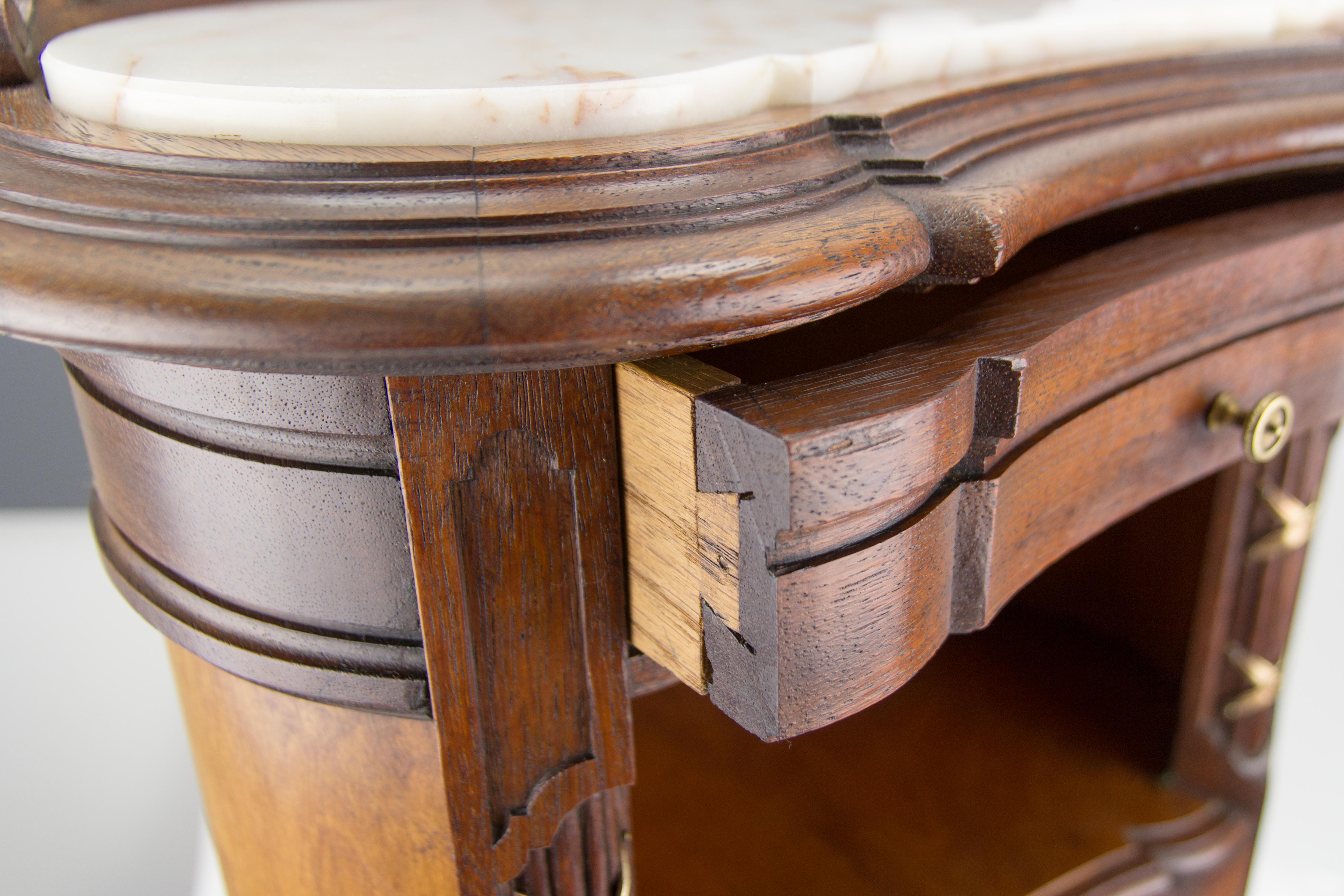 French Louis XVI Style Kidney Shaped Nightstand with Marble Top and Brass Mounts For Sale 10