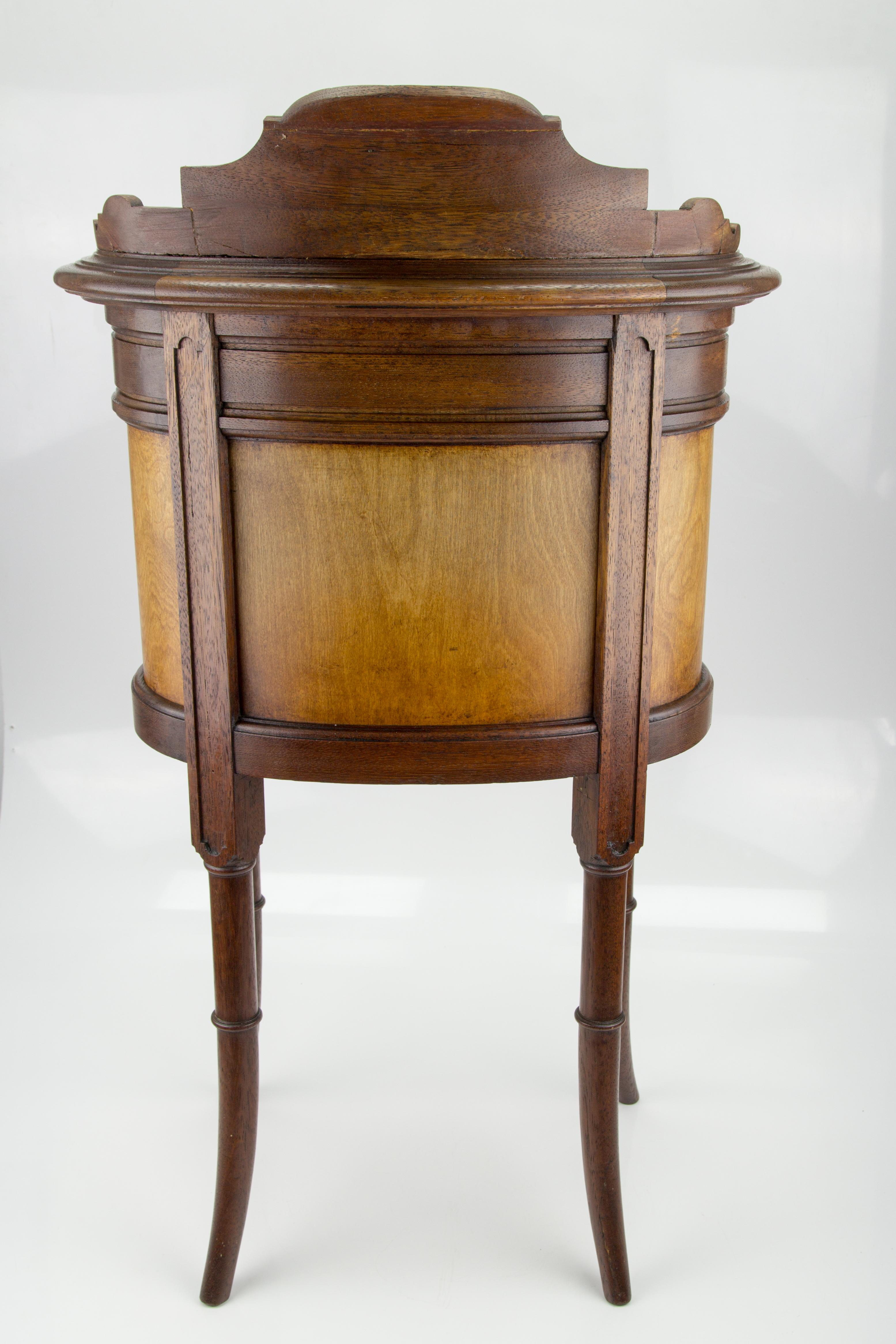 French Louis XVI Style Kidney Shaped Nightstand with Marble Top and Brass Mounts For Sale 2