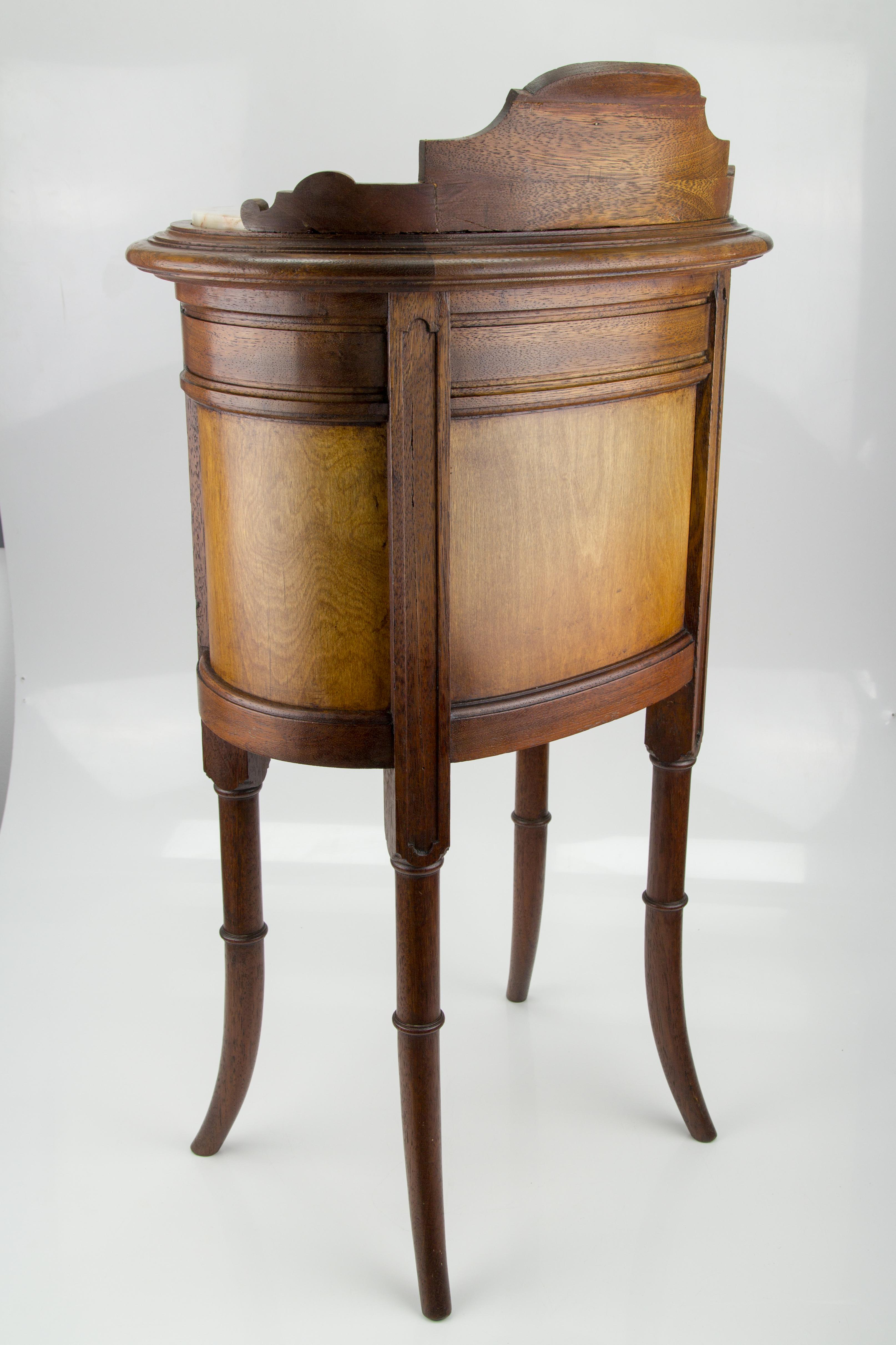 French Louis XVI Style Kidney Shaped Nightstand with Marble Top and Brass Mounts For Sale 3
