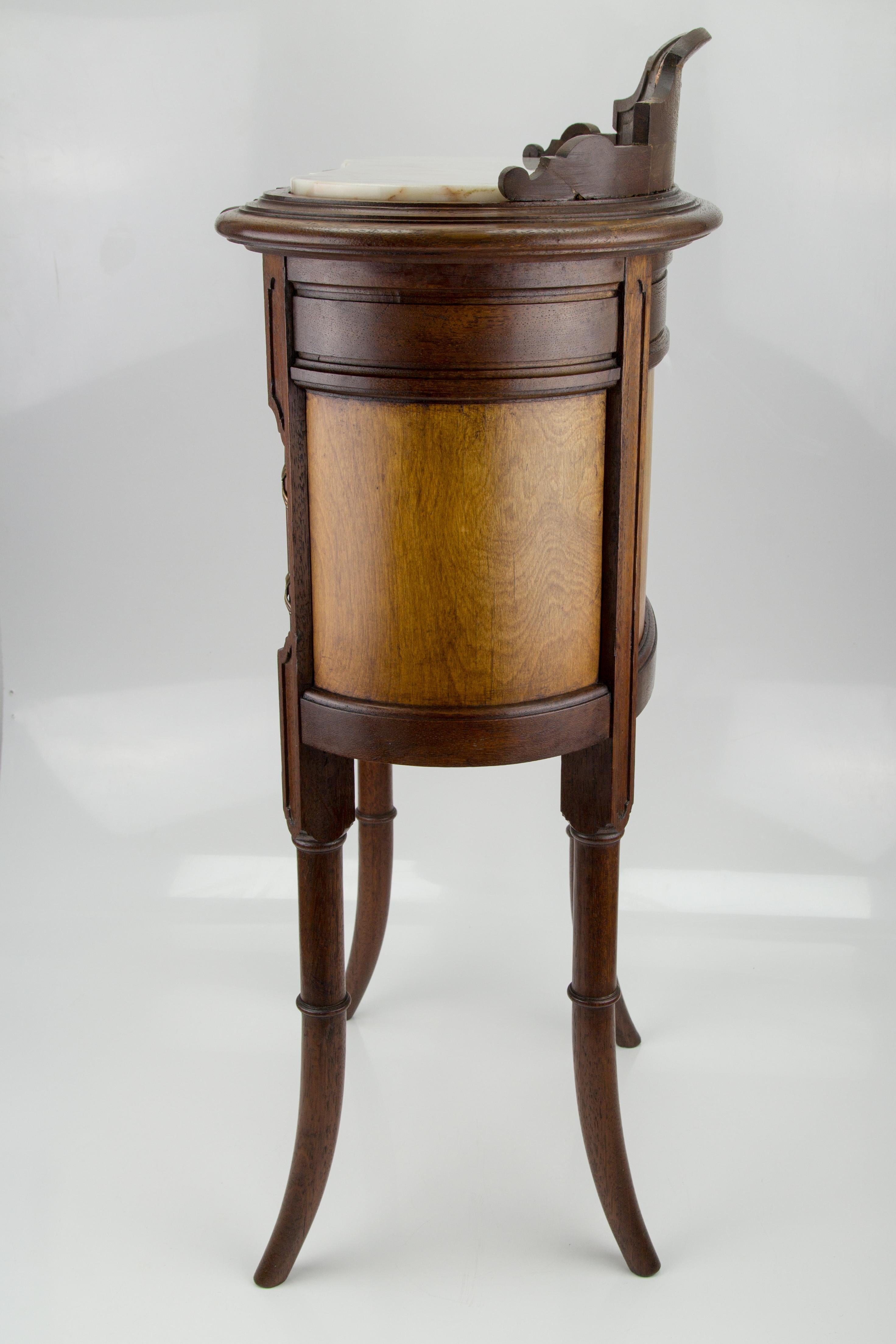 French Louis XVI Style Kidney Shaped Nightstand with Marble Top and Brass Mounts For Sale 4