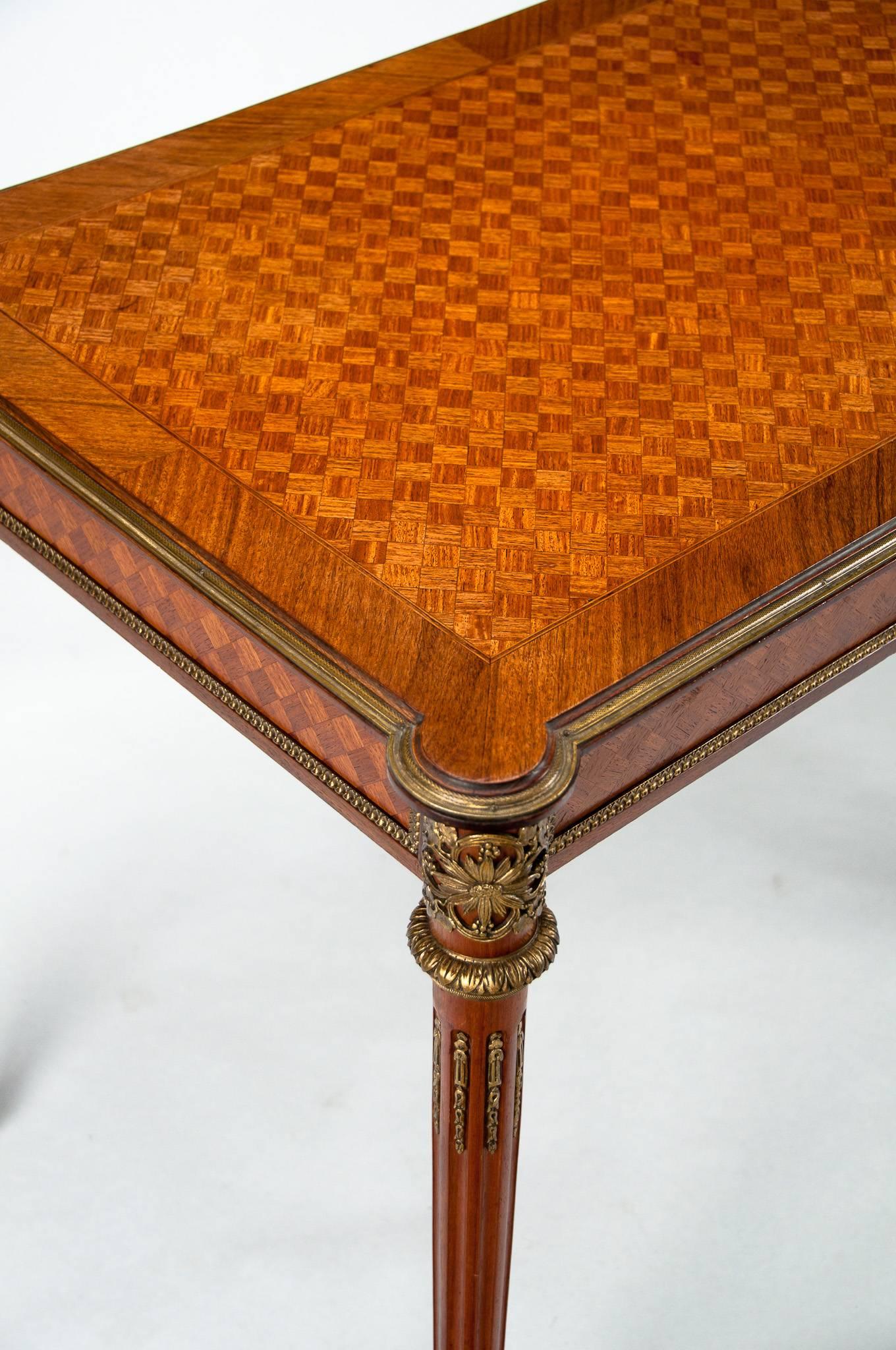 French Louis XVI Style Kingwood Parquetry & Ormolu Mounted Writing Table In Excellent Condition In Benington, Herts