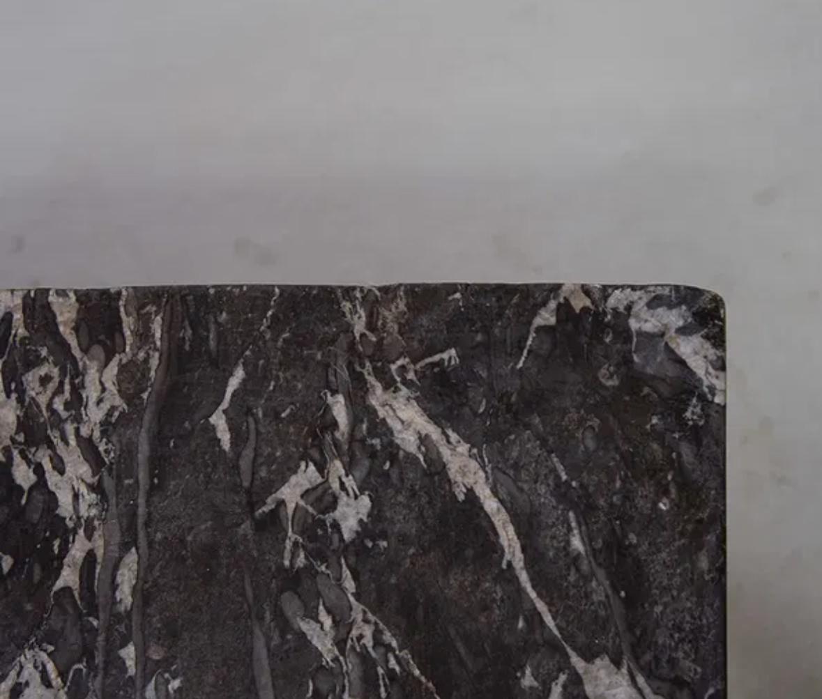 Arcón francés de nogal con tapa de mármol estilo Luis XVI Francés en venta
