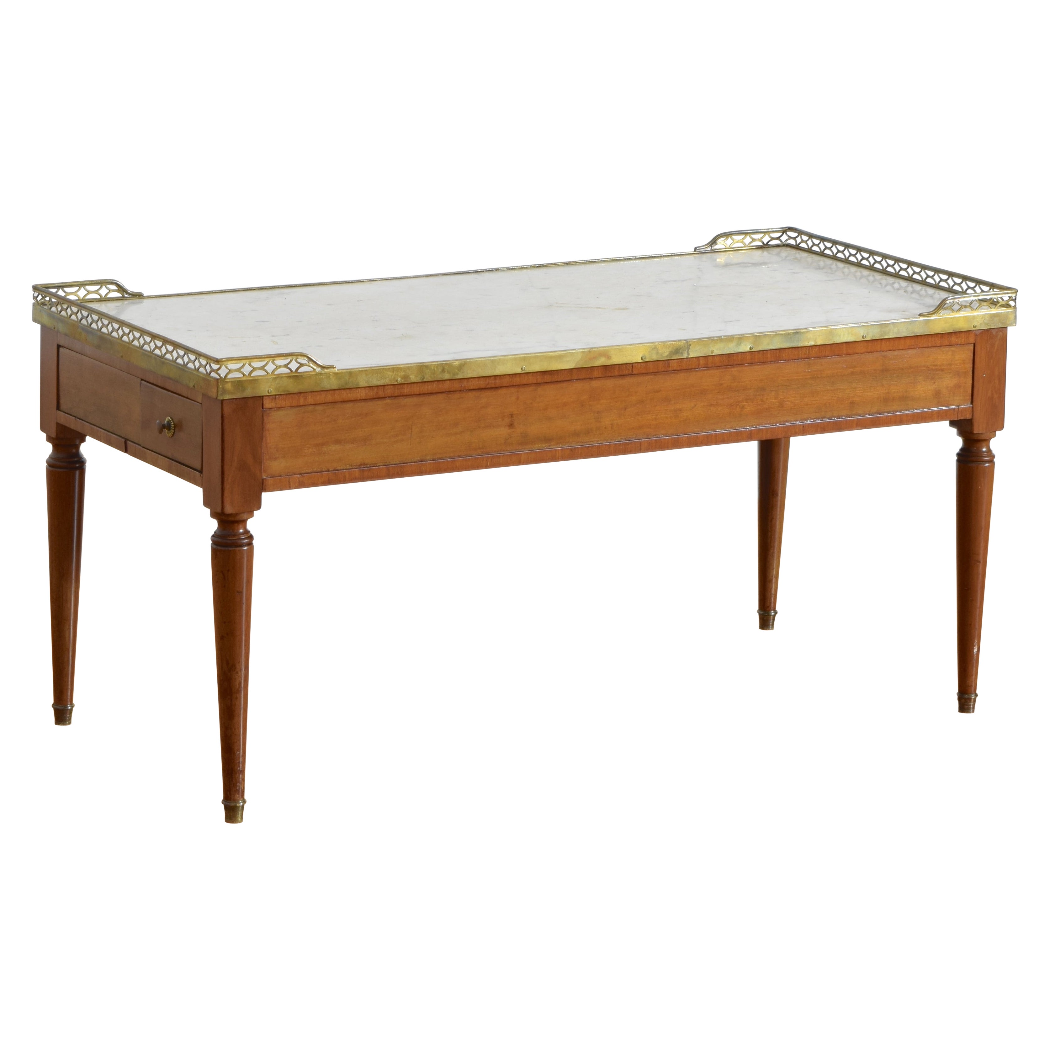 Table basse de style Louis XVI en noyer clair, plateau de marbre et laiton, milieu du 20e siècle en vente