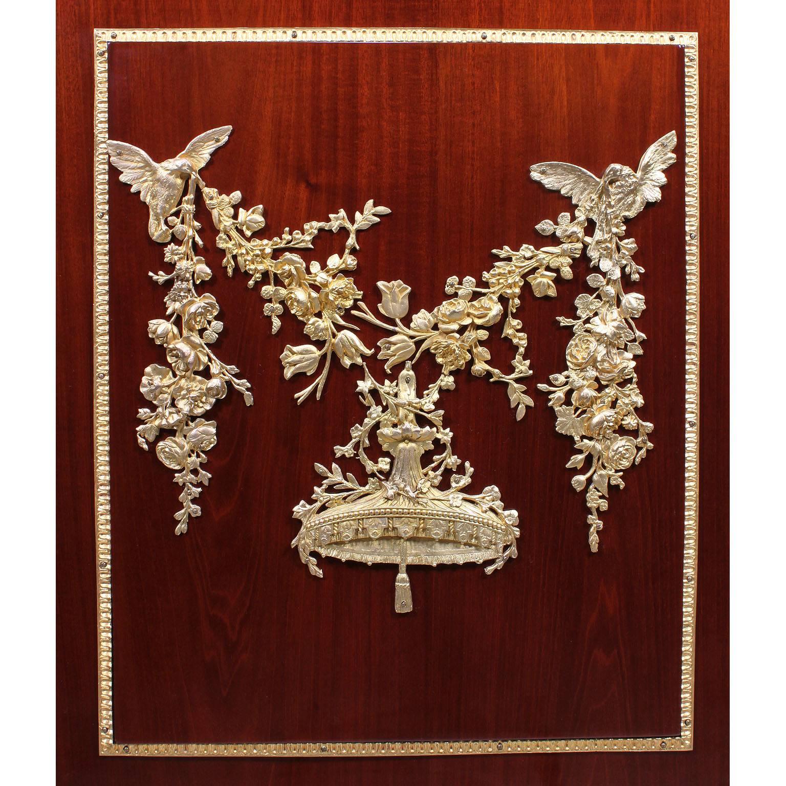 Marbre Commode sur Serveur de Style Louis XVI en Acajou et Bronze Doré en vente