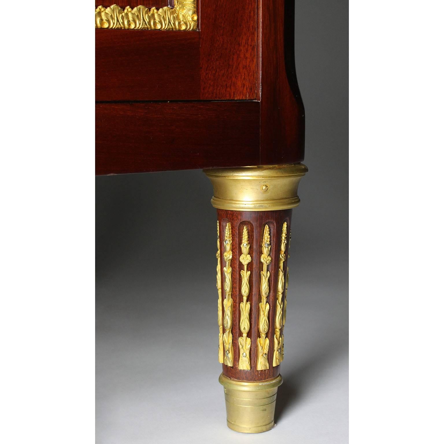 Französische Mahagoni und Gold-Bronze Servier-Kommode auf Füßen, Louis-XVI.-Stil  im Angebot 2