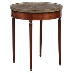 Table bouillotte en acajou de style Louis XVI avec plateau en marbre gris huître