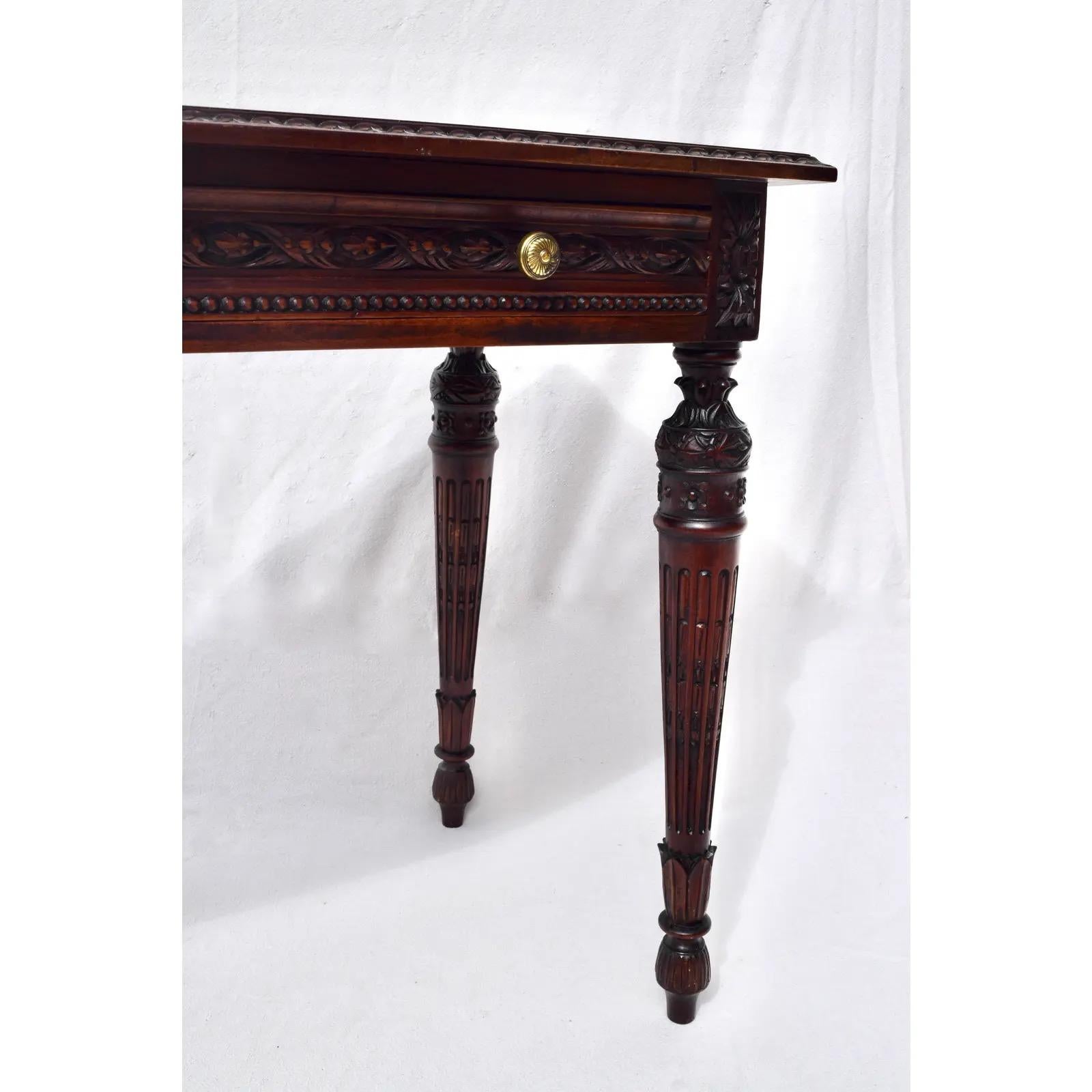 Scrivania francese intagliata in mogano in stile Luigi XVI In condizioni buone in vendita a Southampton, NJ