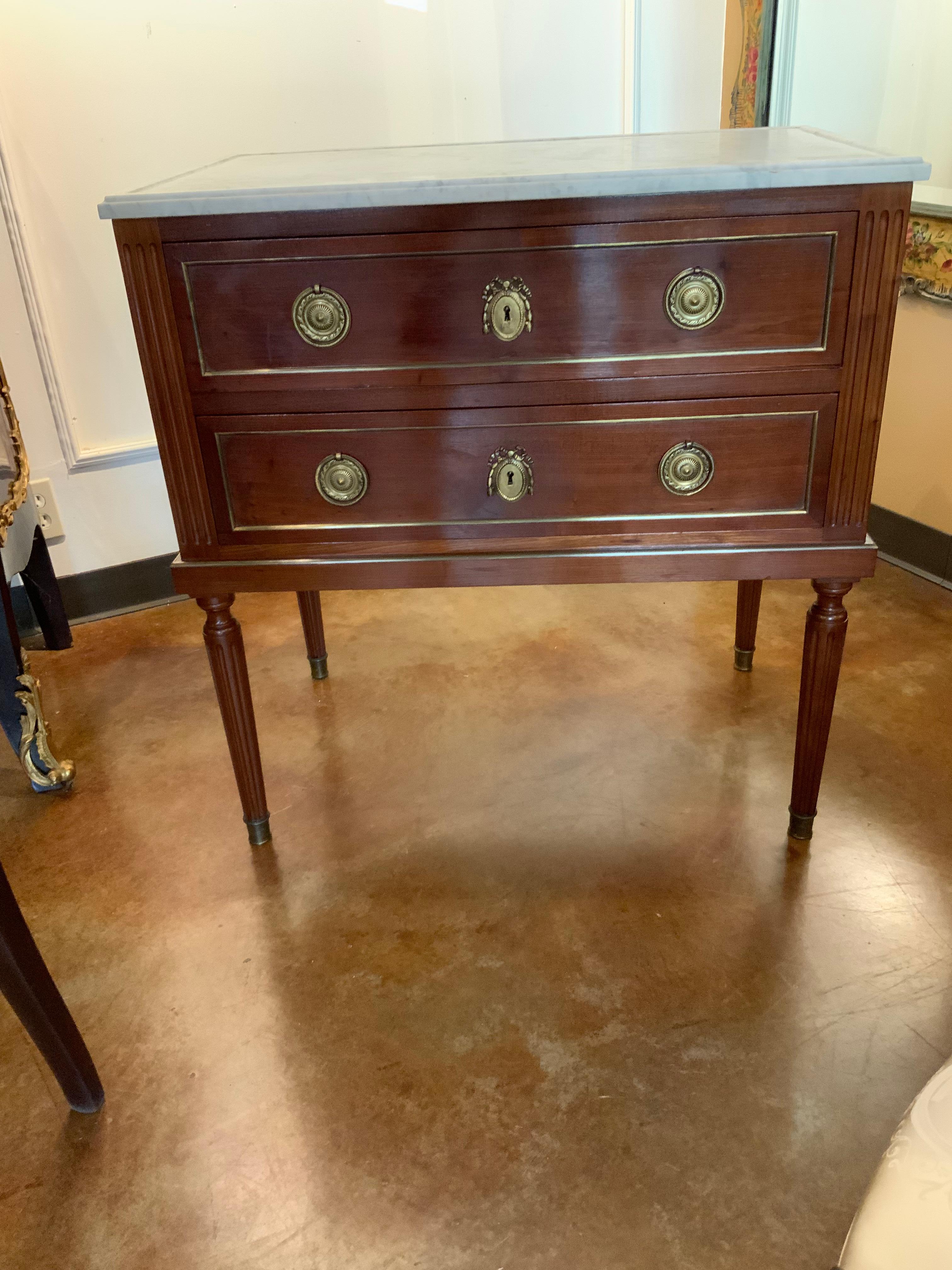 French Louis XVI-Style Mahogany Commode with White Marb, e Top In Good Condition In Houston, TX