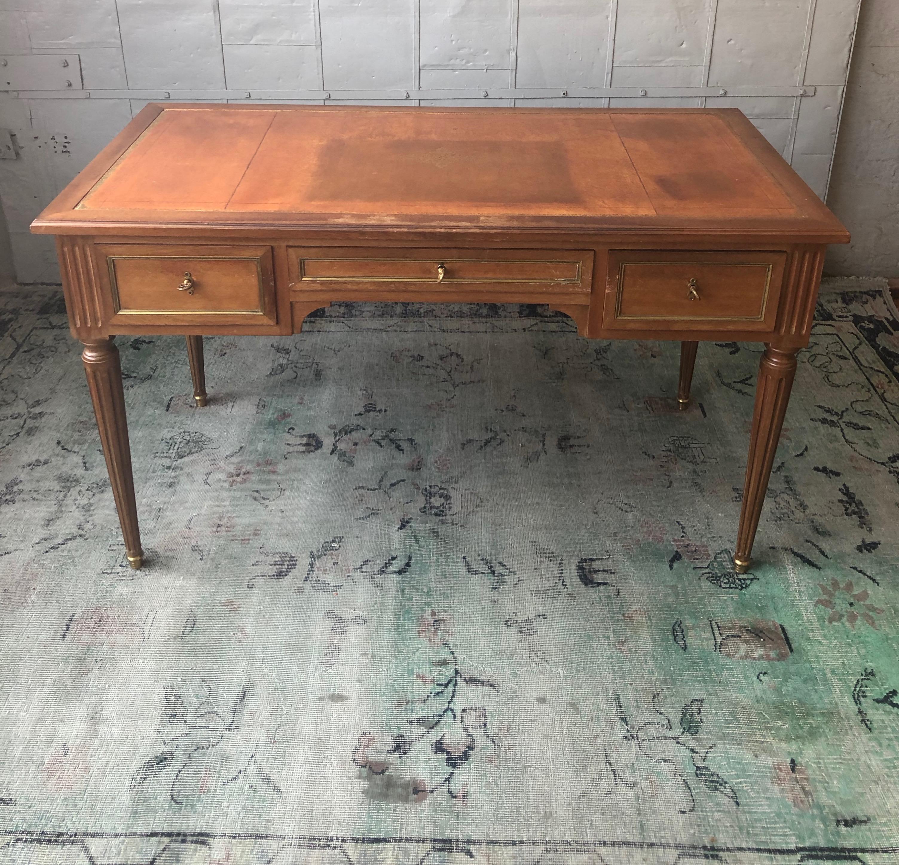French Louis XVI Style Mahogany Desk with Distressed Leather Top im Zustand „Gut“ in Buchanan, NY