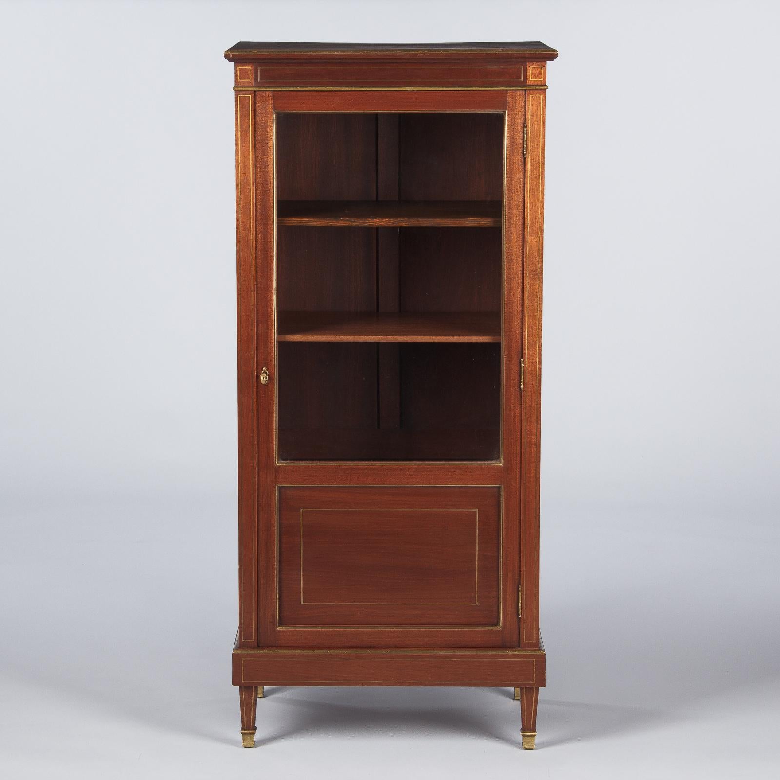 French Louis XVI Style Mahogany Display Cabinet, Early 1900s In Good Condition In Austin, TX
