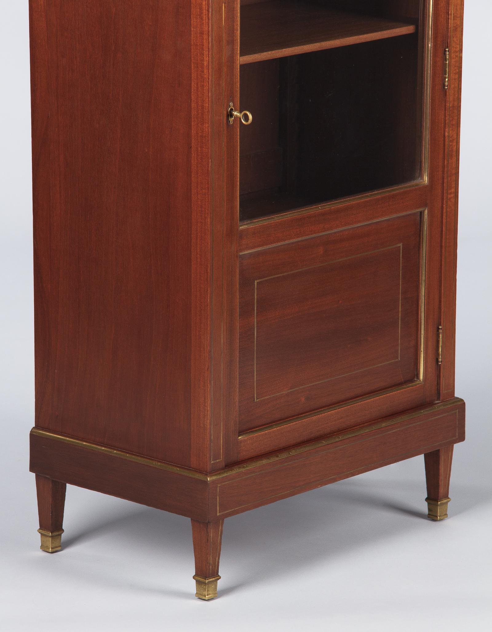 French Louis XVI Style Mahogany Display Cabinet, Early 1900s 1