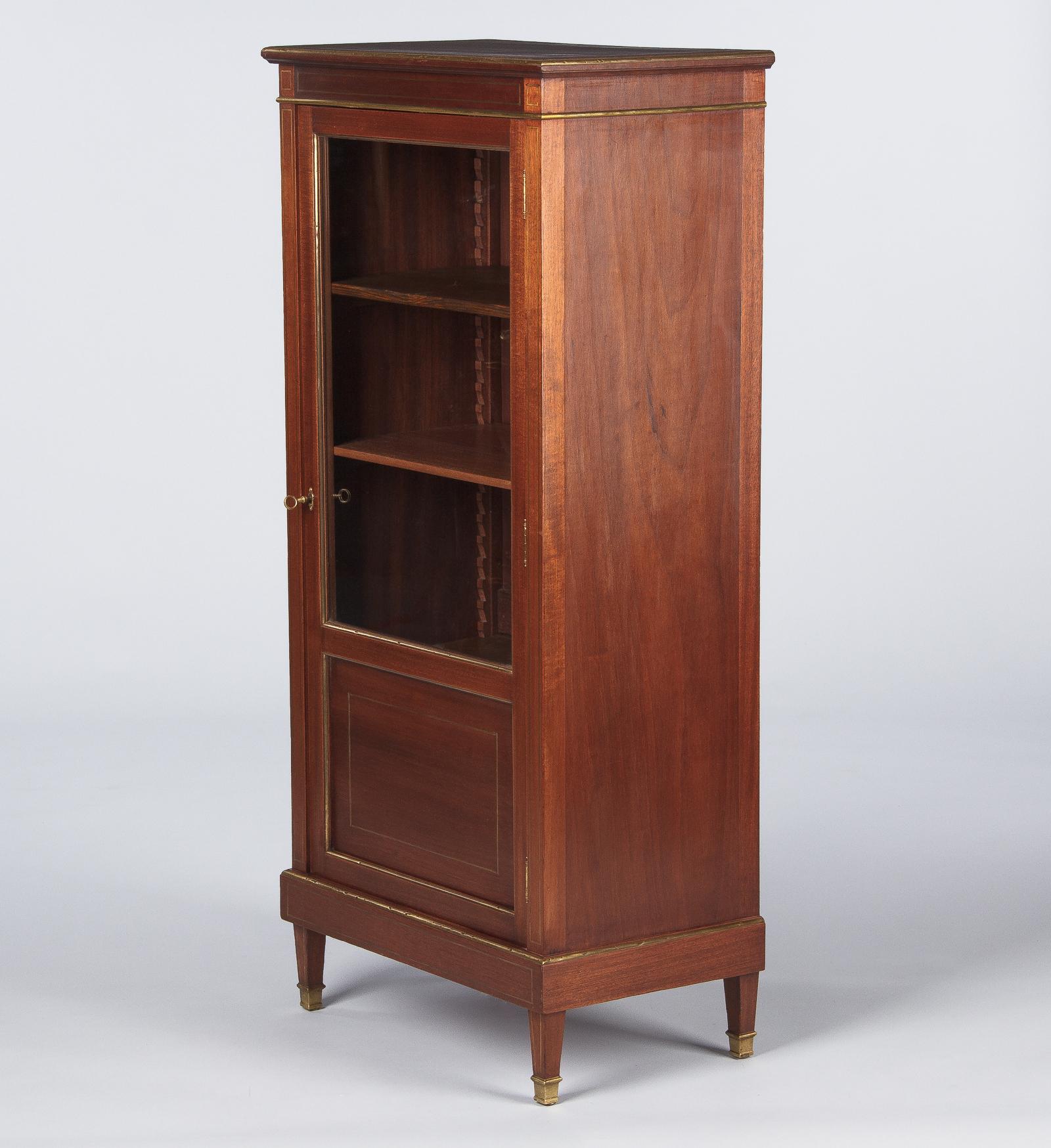 French Louis XVI Style Mahogany Display Cabinet, Early 1900s 4