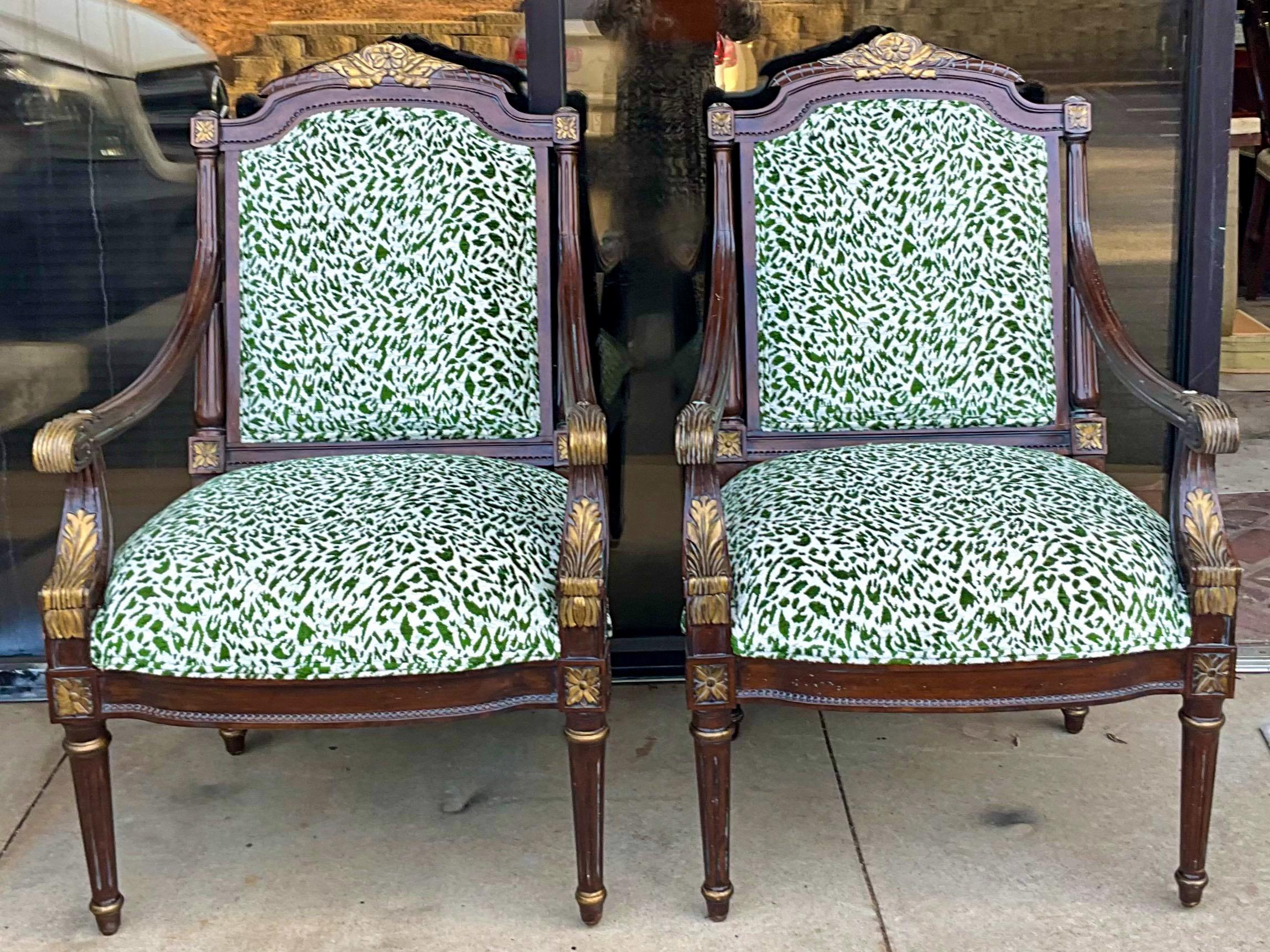 French Louis XVI Style Mahogany & Giltwood Bergere Chairs In Green Velvet - Pair For Sale 7