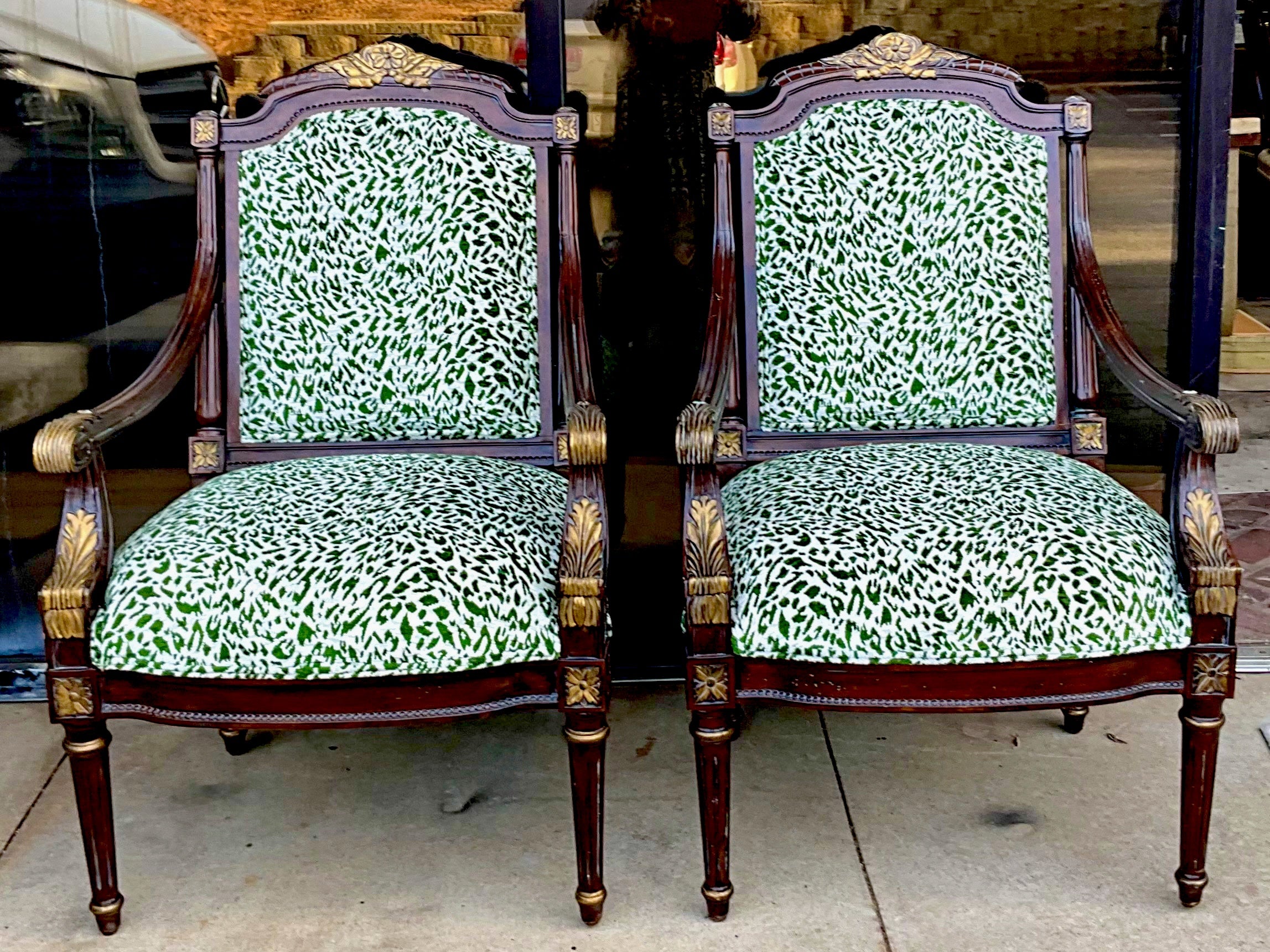 French Louis XVI Style Mahogany & Giltwood Bergere Chairs In Green Velvet - Pair In Good Condition For Sale In Kennesaw, GA