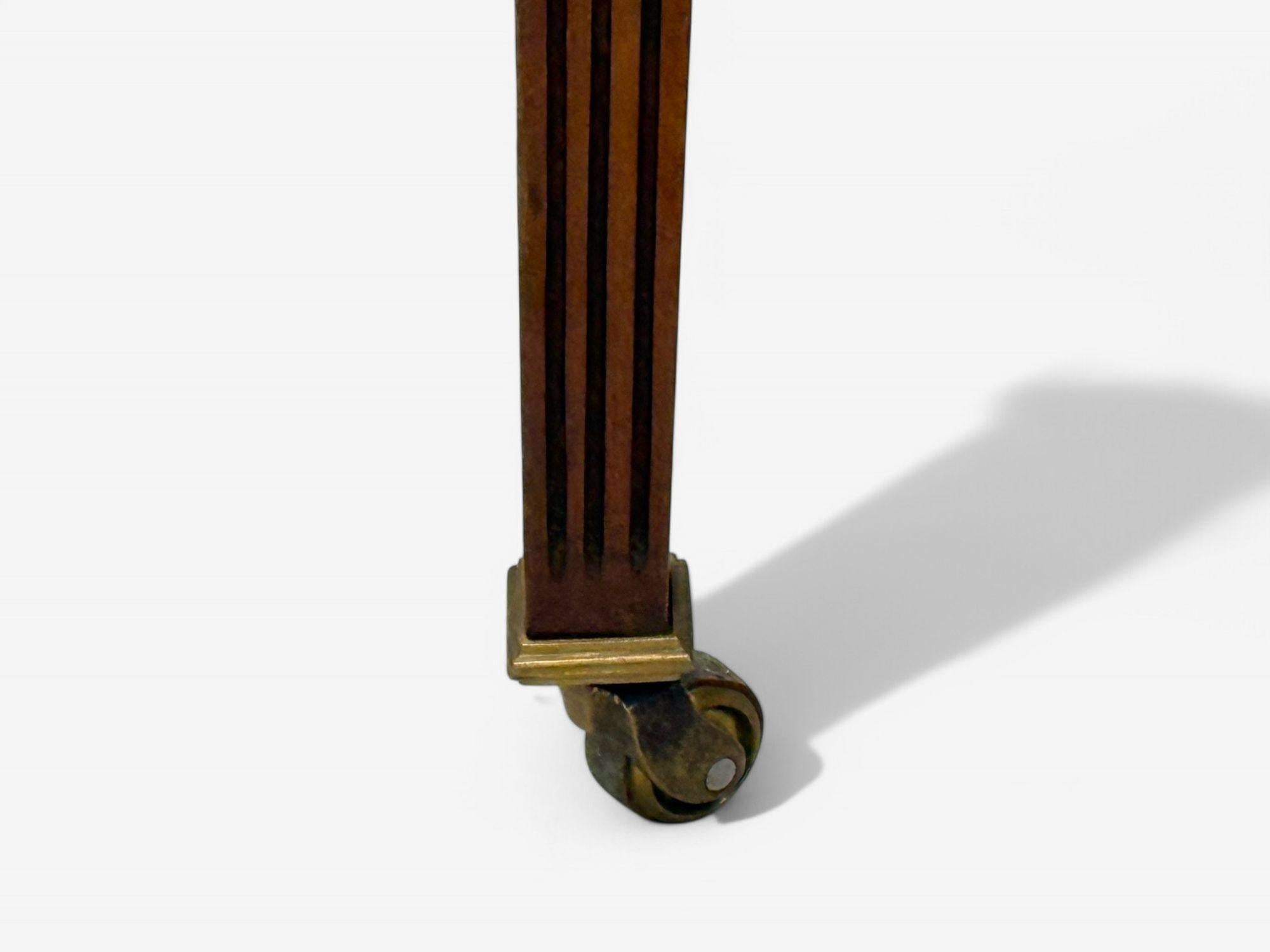 Table de jeu de style Louis XVI en acajou, feutre vert, France, 20e siècle en vente 6
