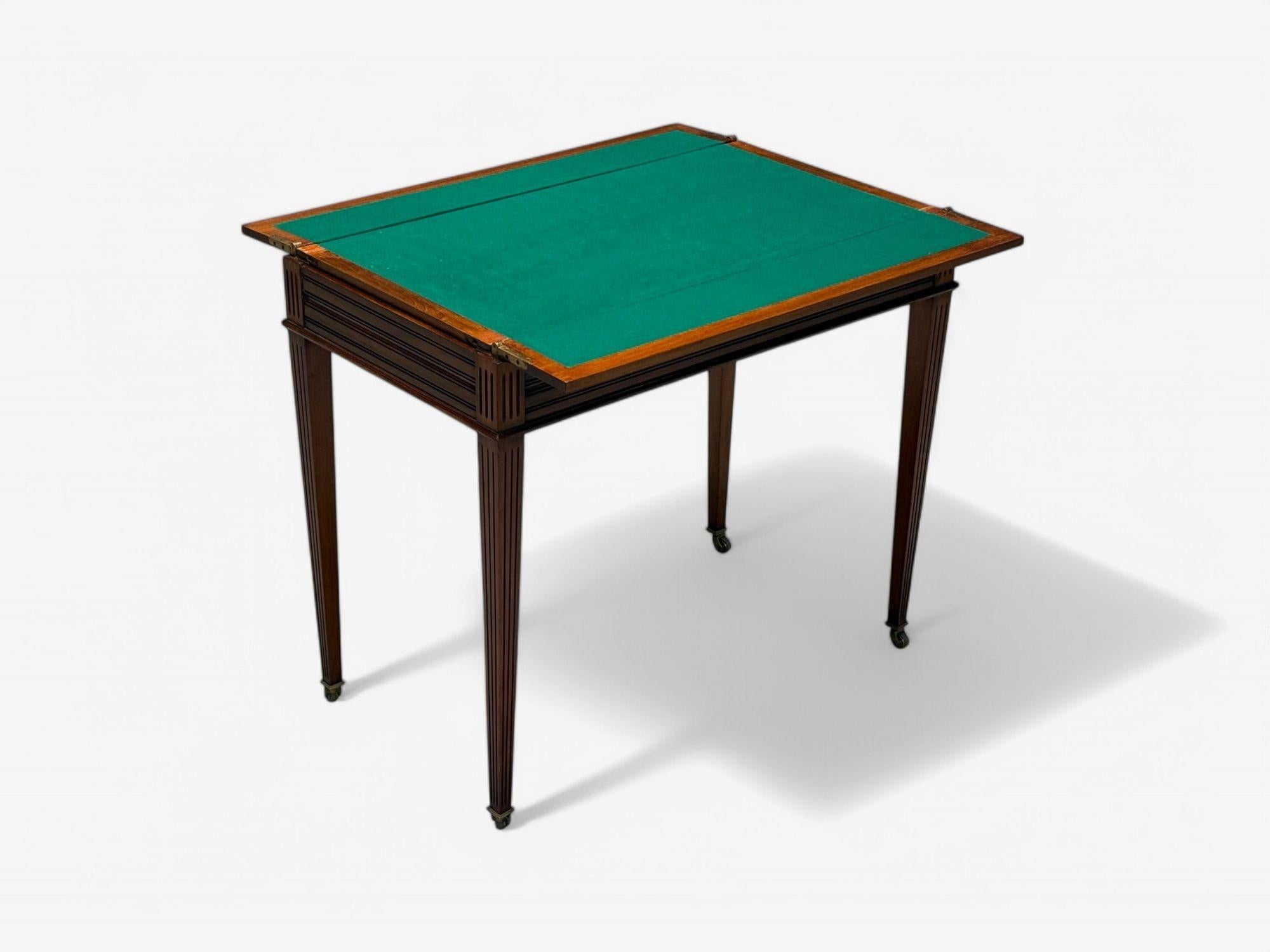 Début du 20ème siècle Table de jeu de style Louis XVI en acajou, feutre vert, France, 20e siècle en vente