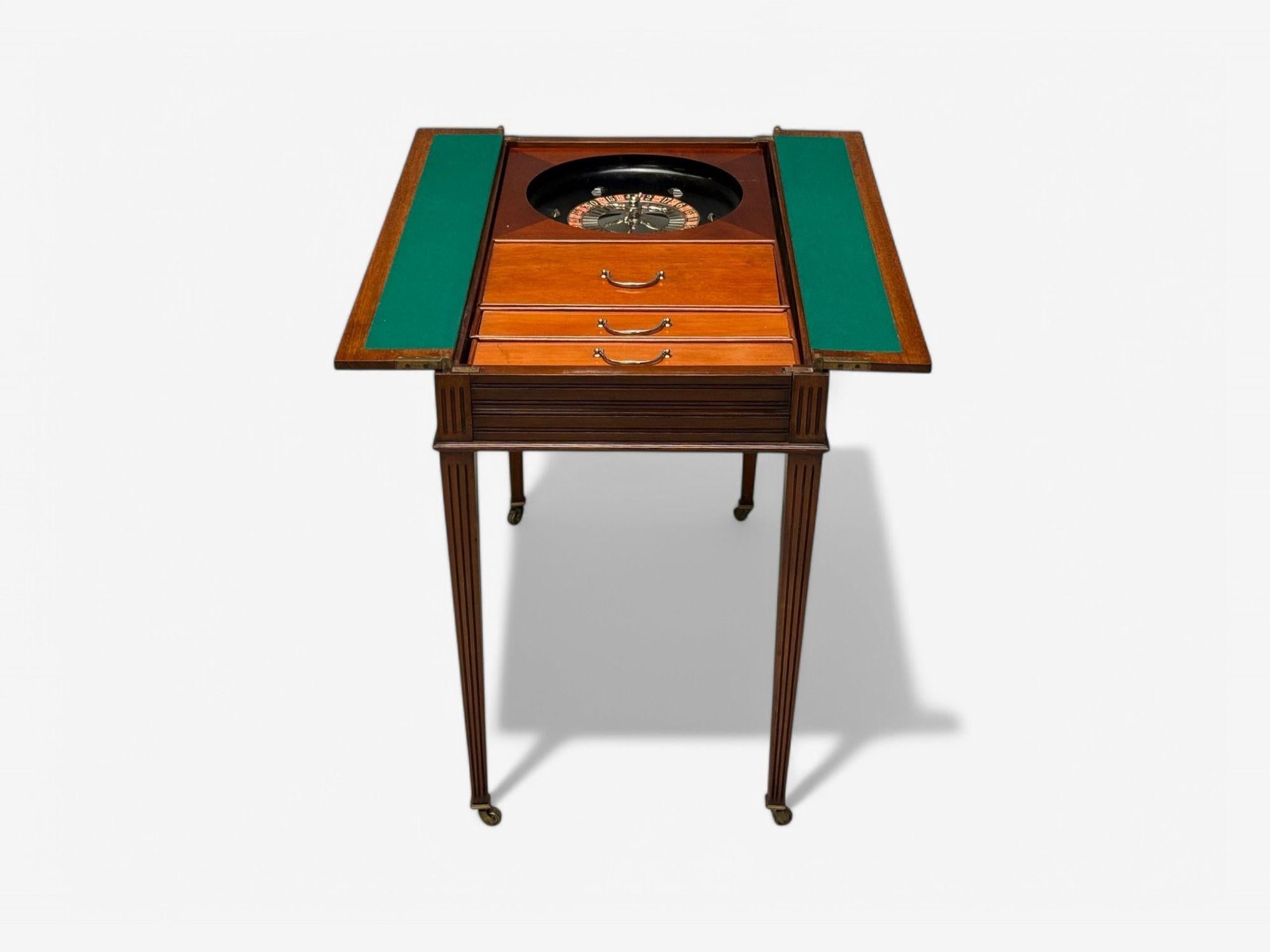 Acajou Table de jeu de style Louis XVI en acajou, feutre vert, France, 20e siècle en vente