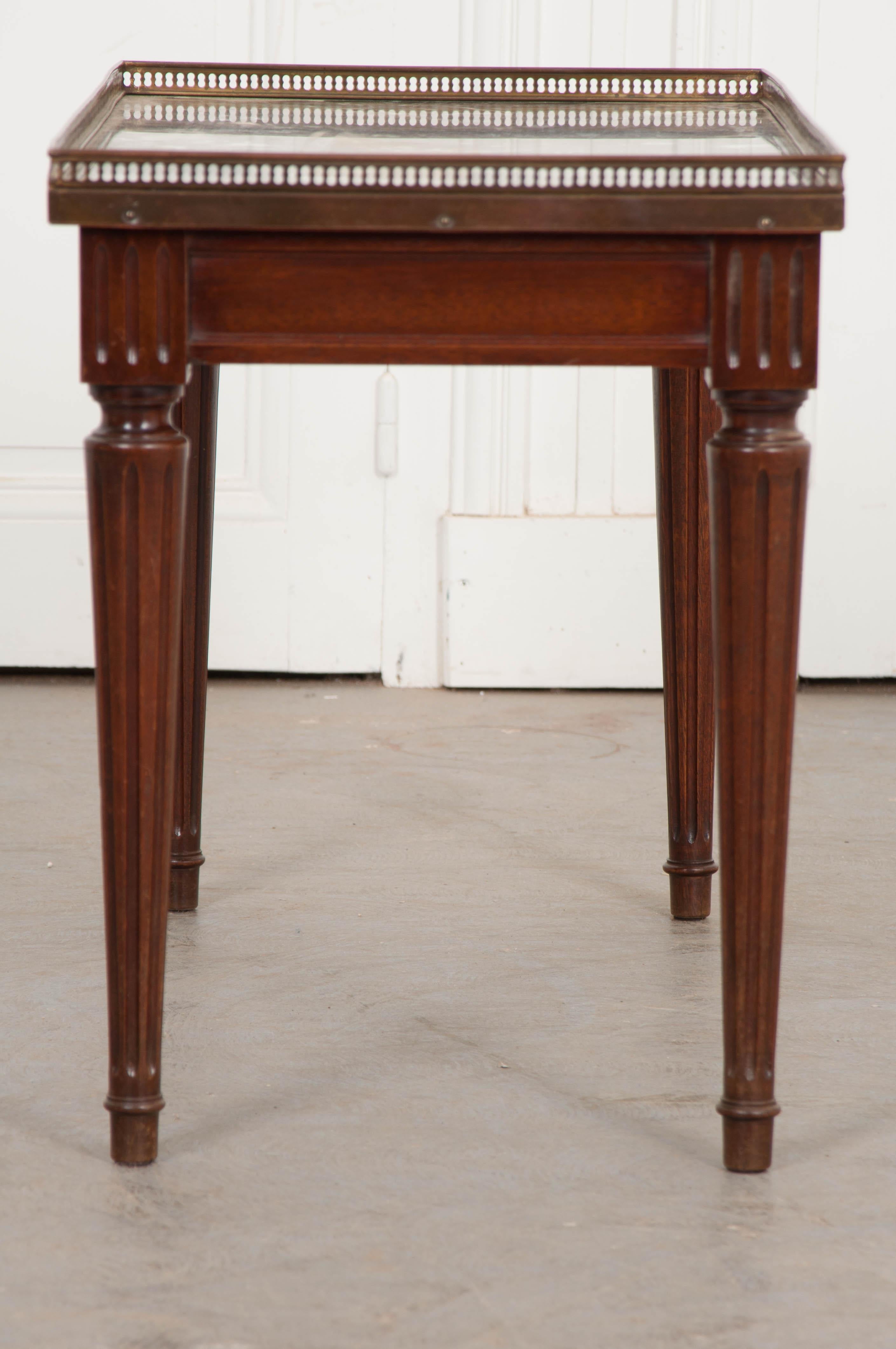 French Louis XVI Style Mahogany Low Table im Zustand „Gut“ in Baton Rouge, LA