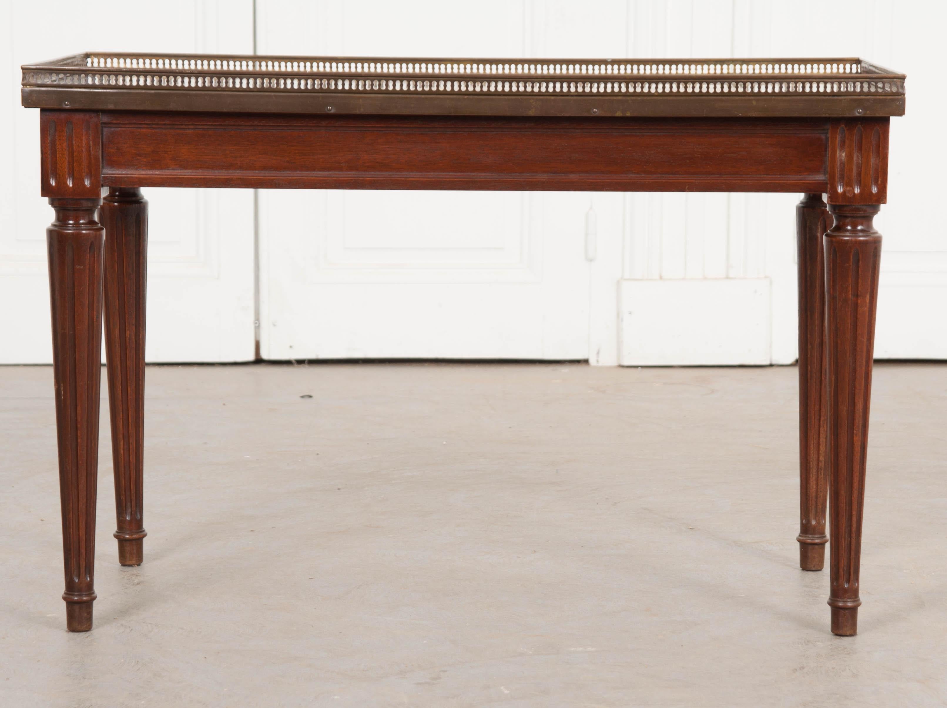 French Louis XVI Style Mahogany Low Table (20. Jahrhundert)