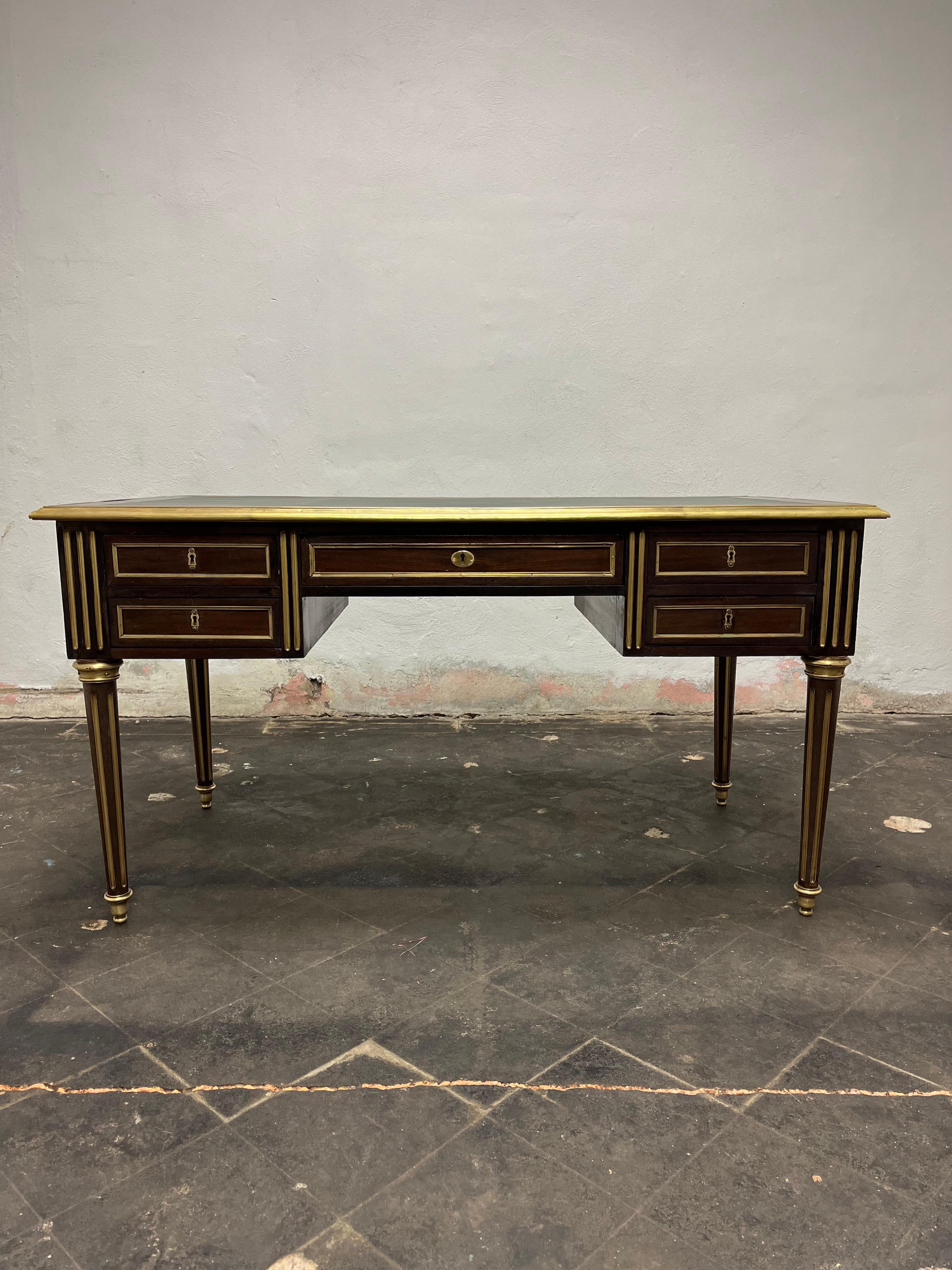 Mahagoni-Schreibtisch im Louis-XVI.-Stil von Napoleon III.-Stil (Directoire) im Angebot