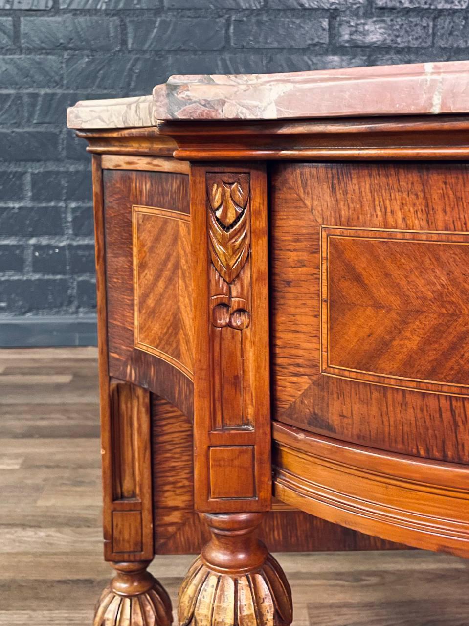 Comodino francese in stile Luigi XVI in mogano e marmo rosa in vendita 2