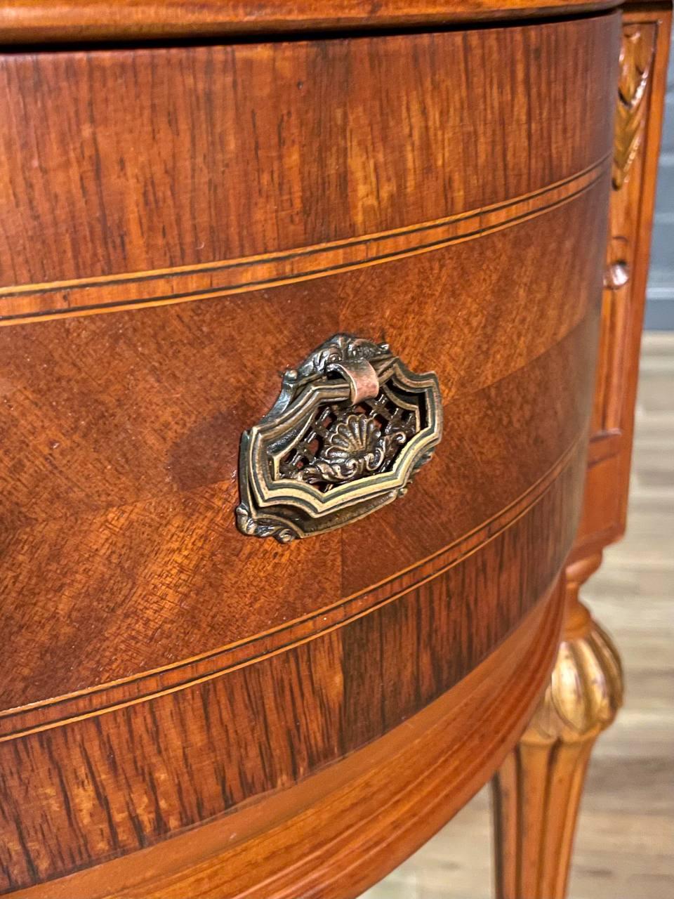 Comodino francese in stile Luigi XVI in mogano e marmo rosa in vendita 3