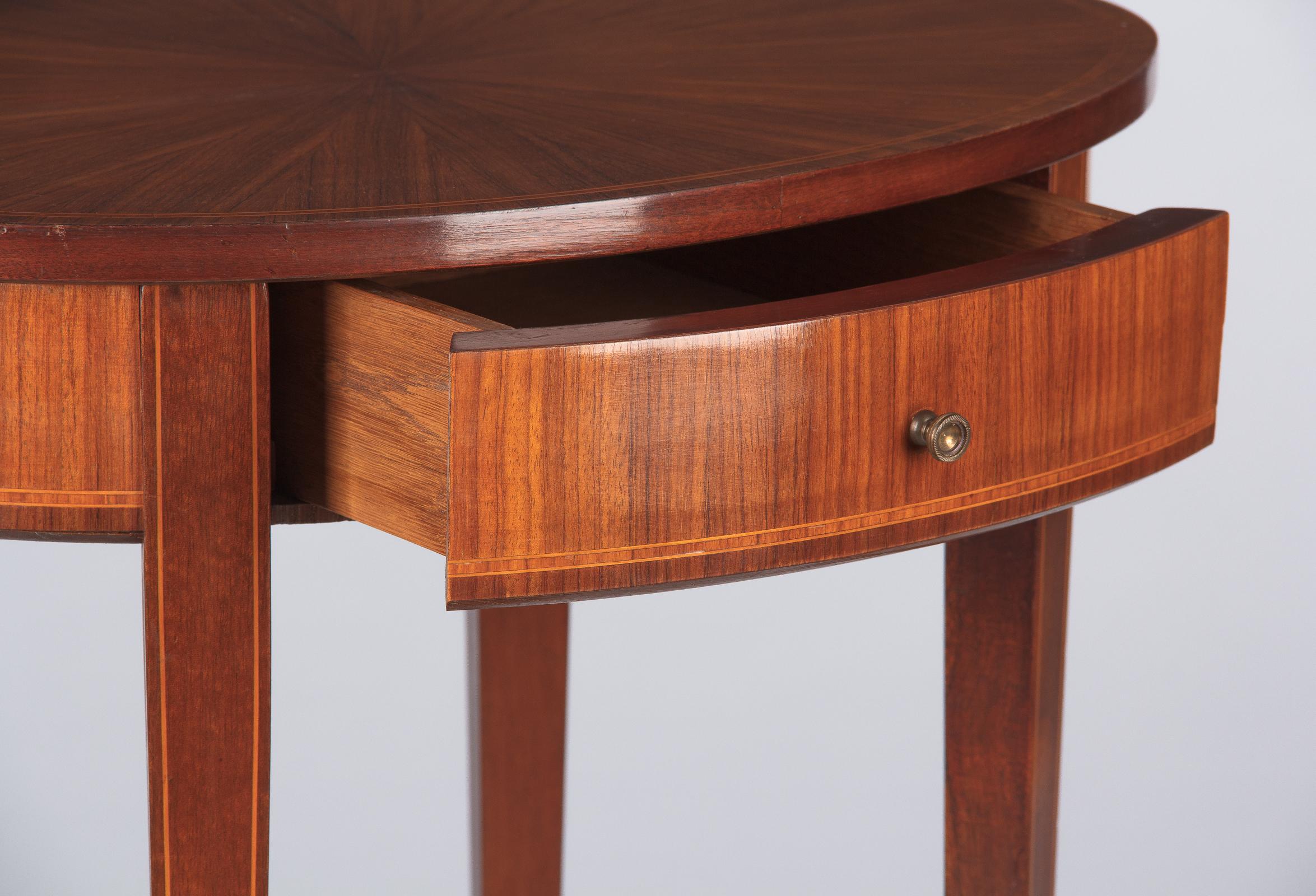 French Louis XVI Style Mahogany Side Table, Early 1900s (Französisch)